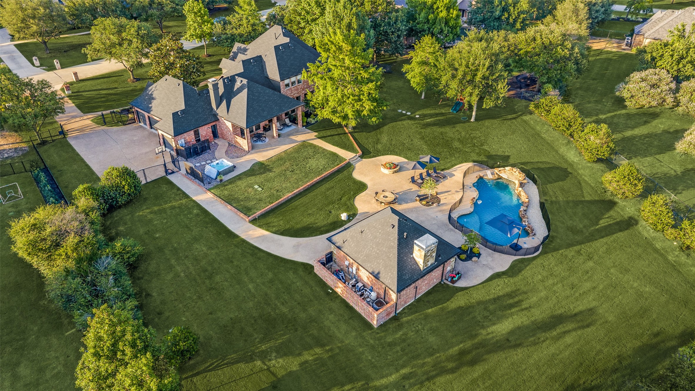 2860 CREEK VIEW Court