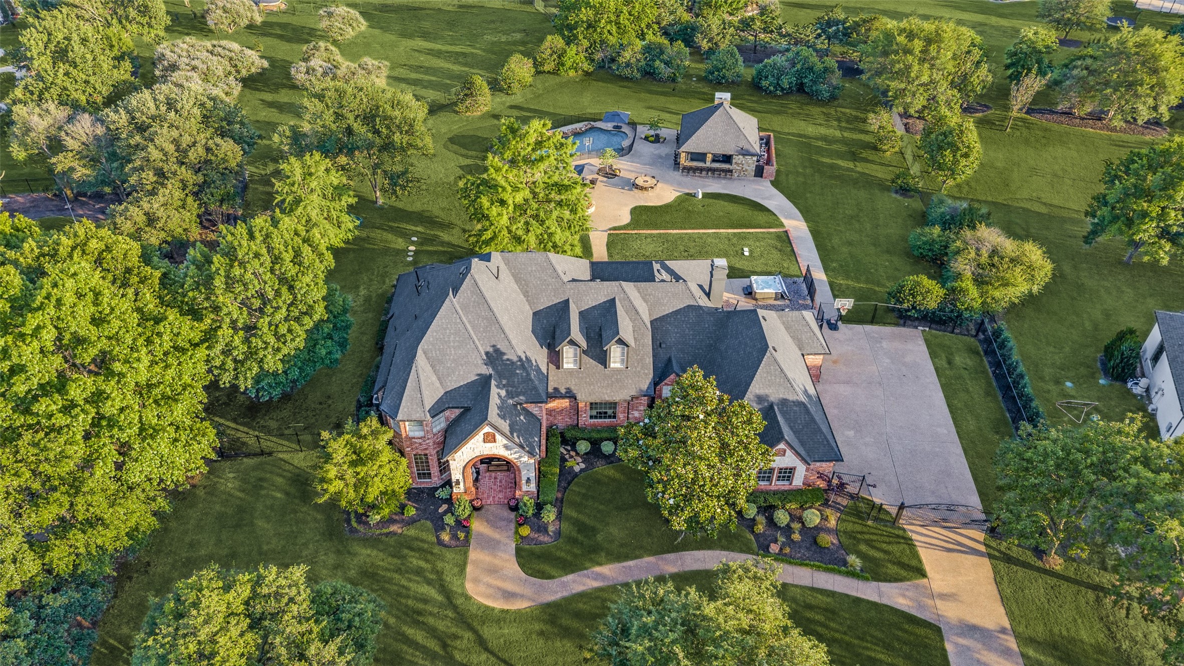 2860 CREEK VIEW Court