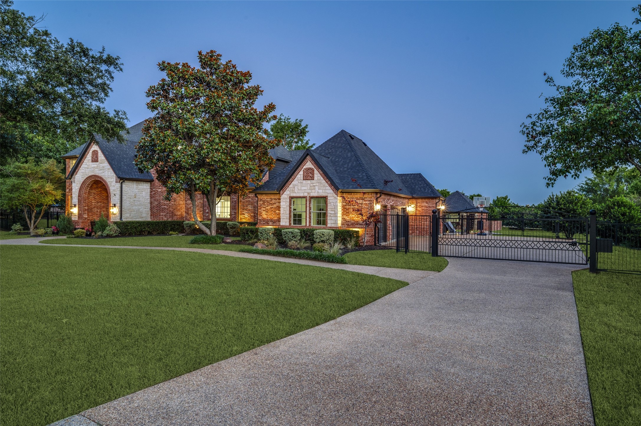 2860 CREEK VIEW Court