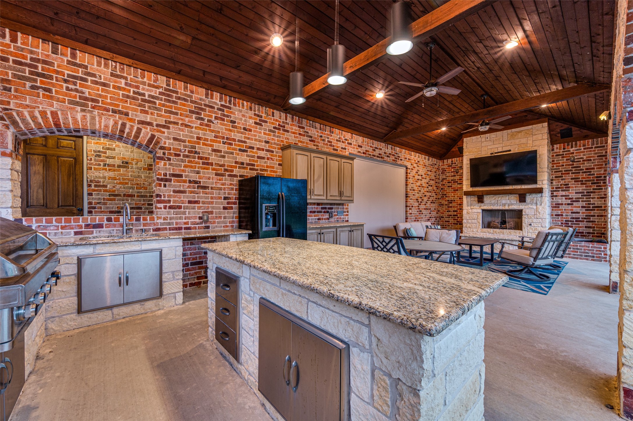 2821 WINDING CREEK Road
