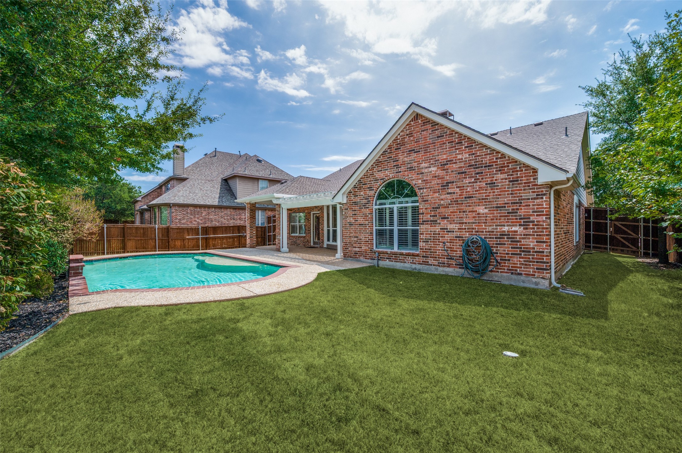 850 KINGS VIEW Drive