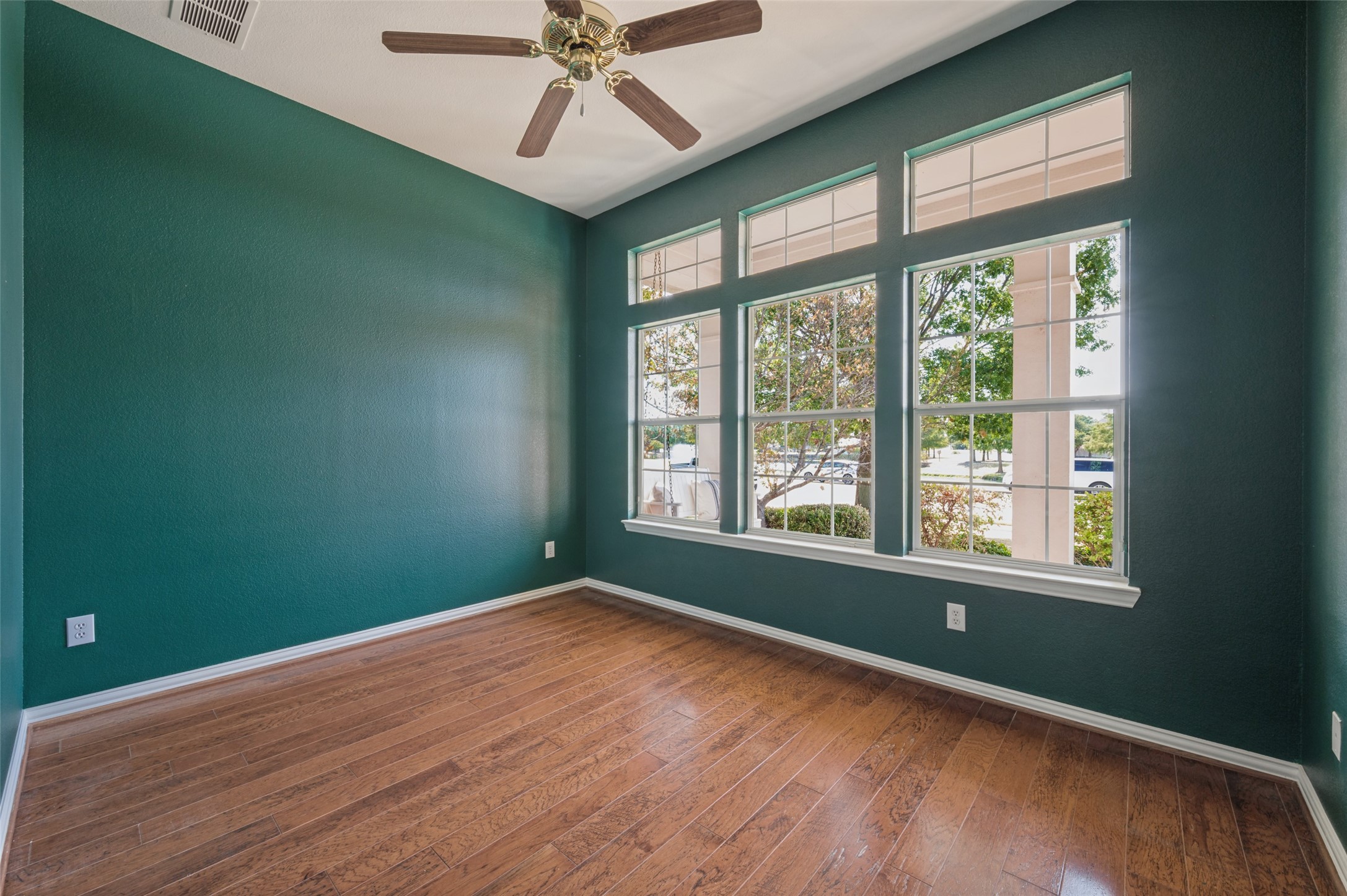 850 KINGS VIEW Drive