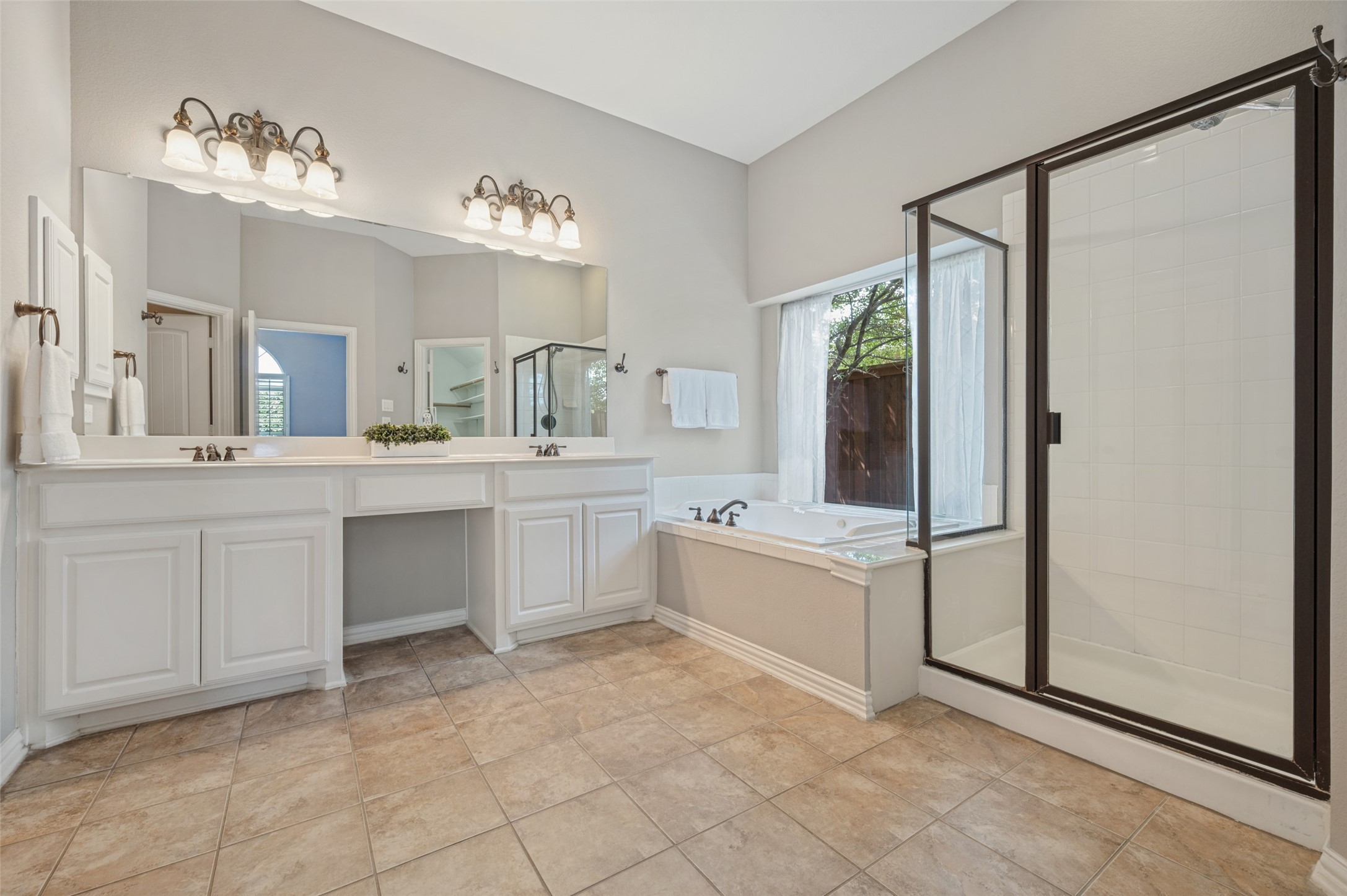 850 KINGS VIEW Drive