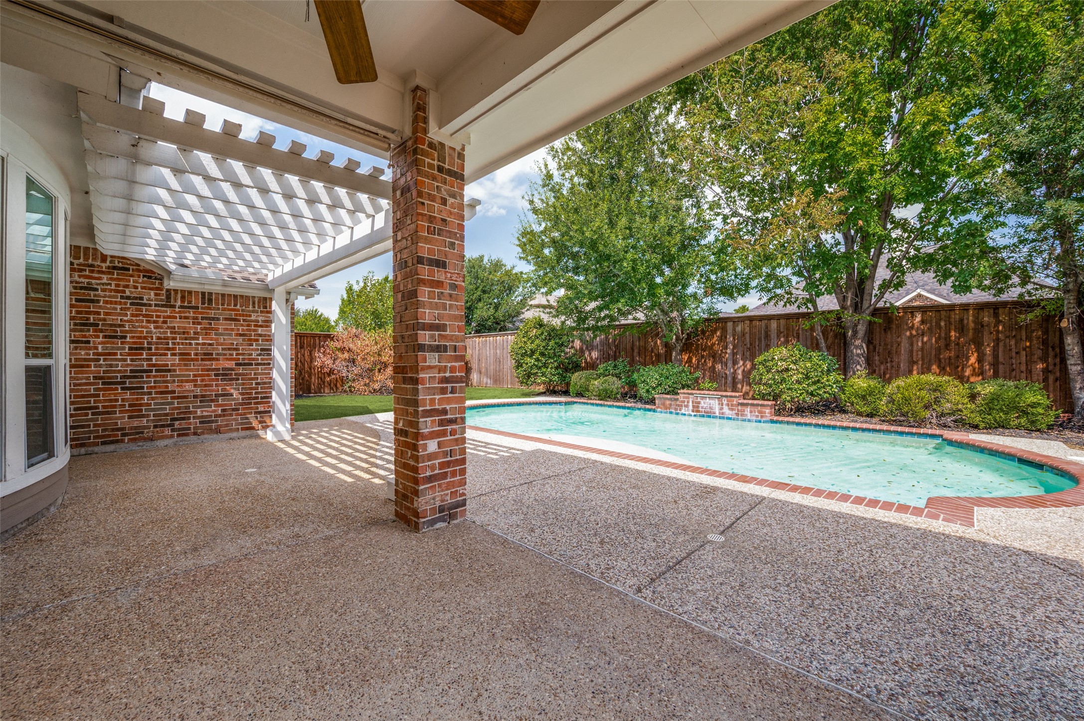 850 KINGS VIEW Drive