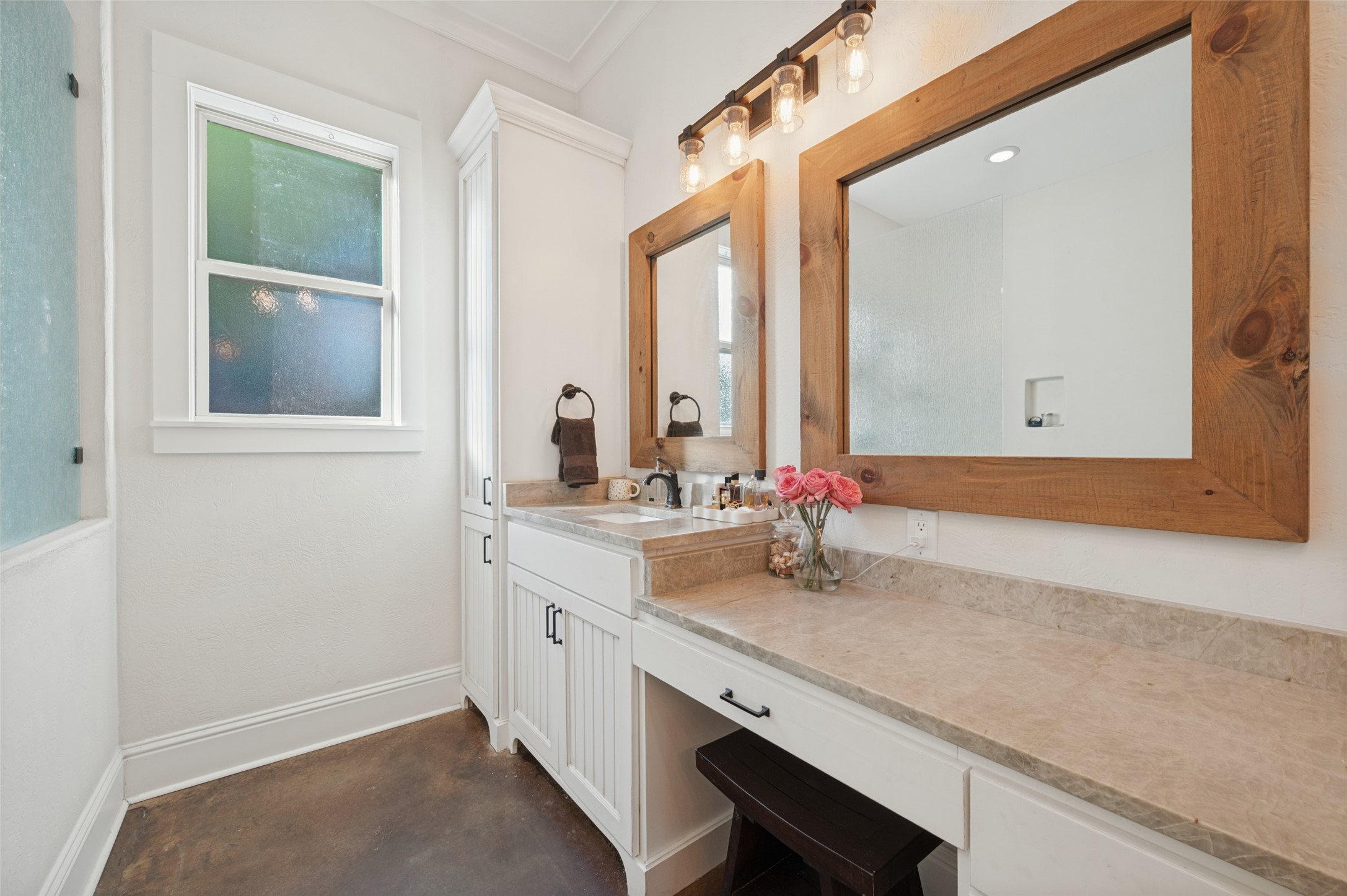 8515 COUNTRY CREEK Lane
