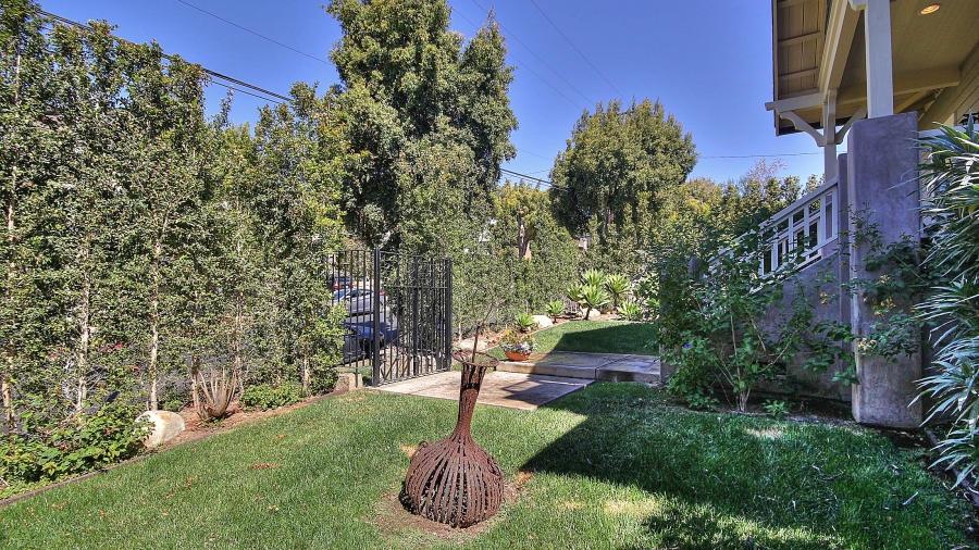 504 E Arrellaga Street