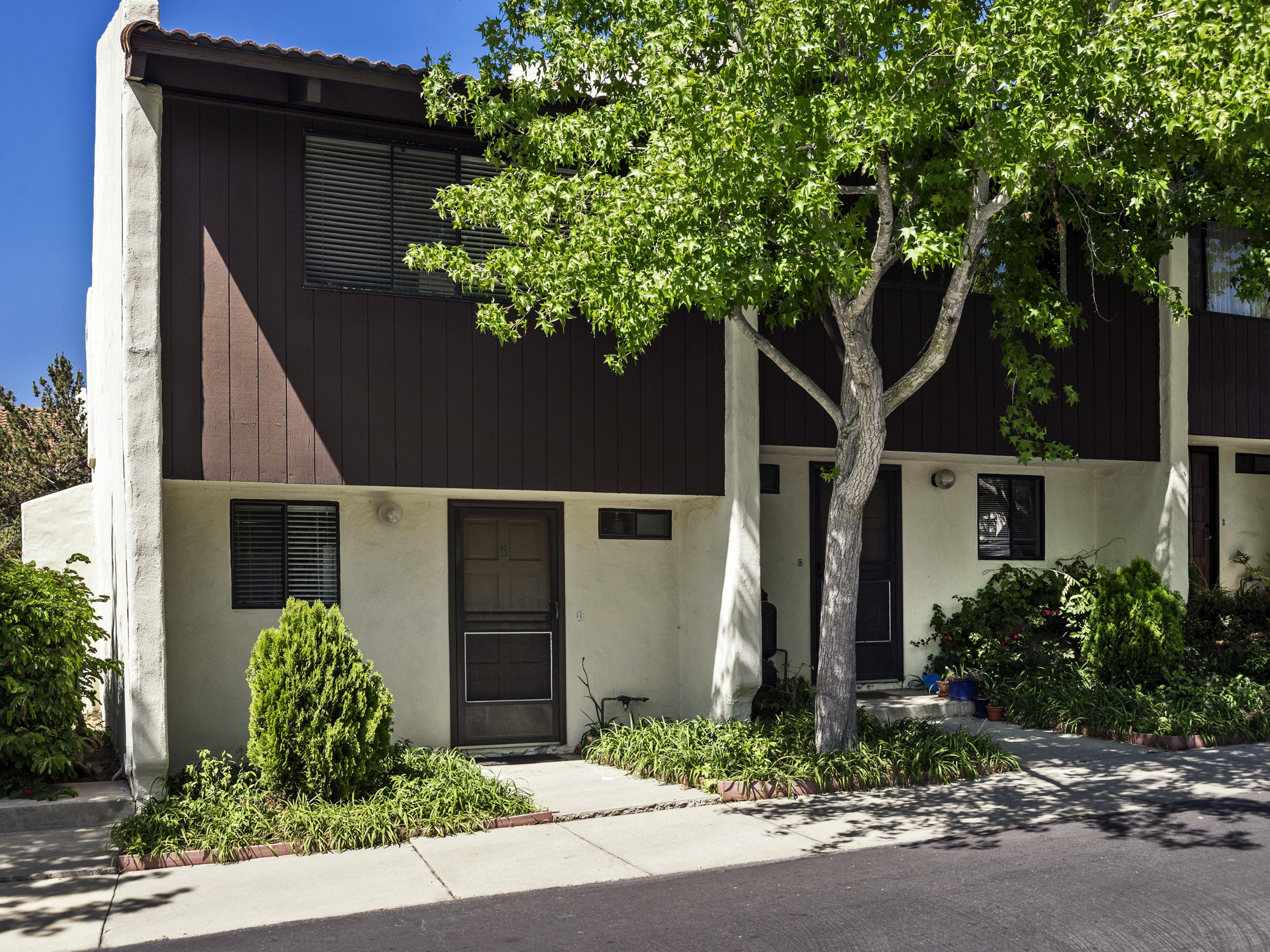 984 Miramonte Drive, 5
