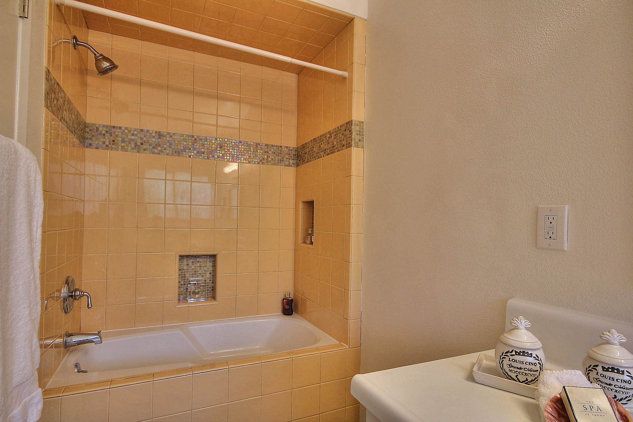 6278 Avenida Ganso