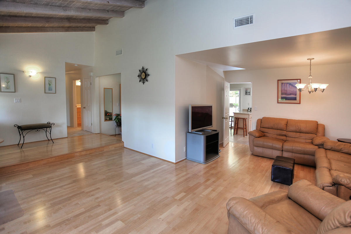 624 La Cumbre Road