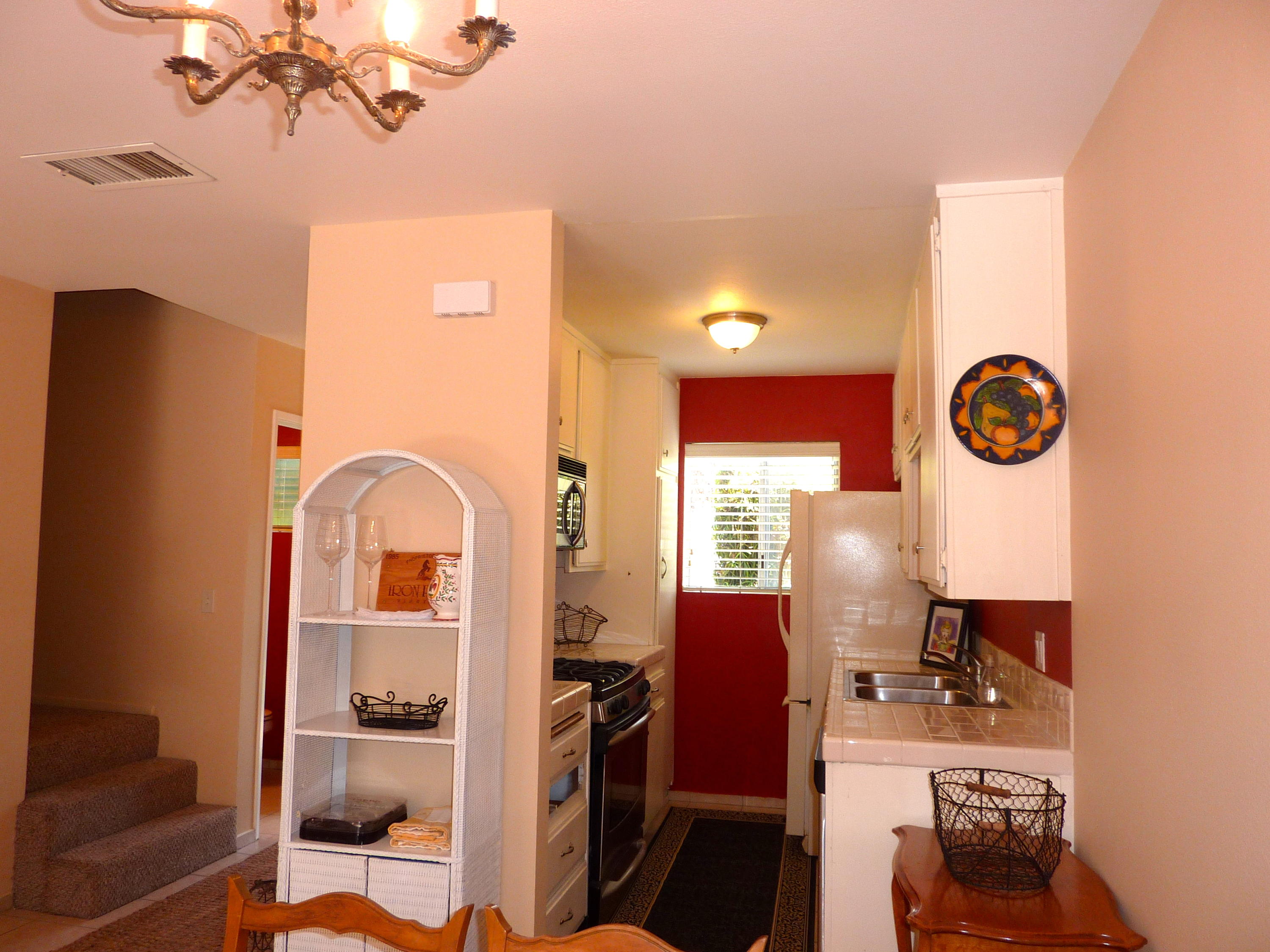 7386 Calle Real, 32