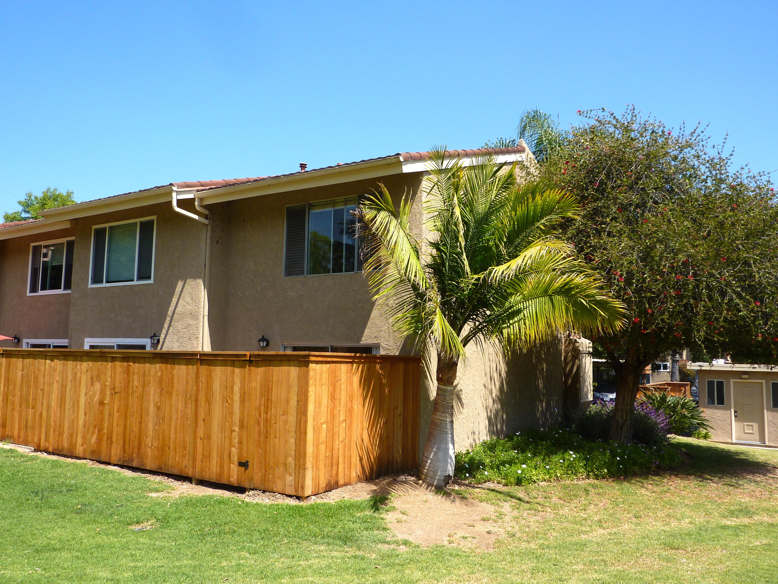 7386 Calle Real, 32