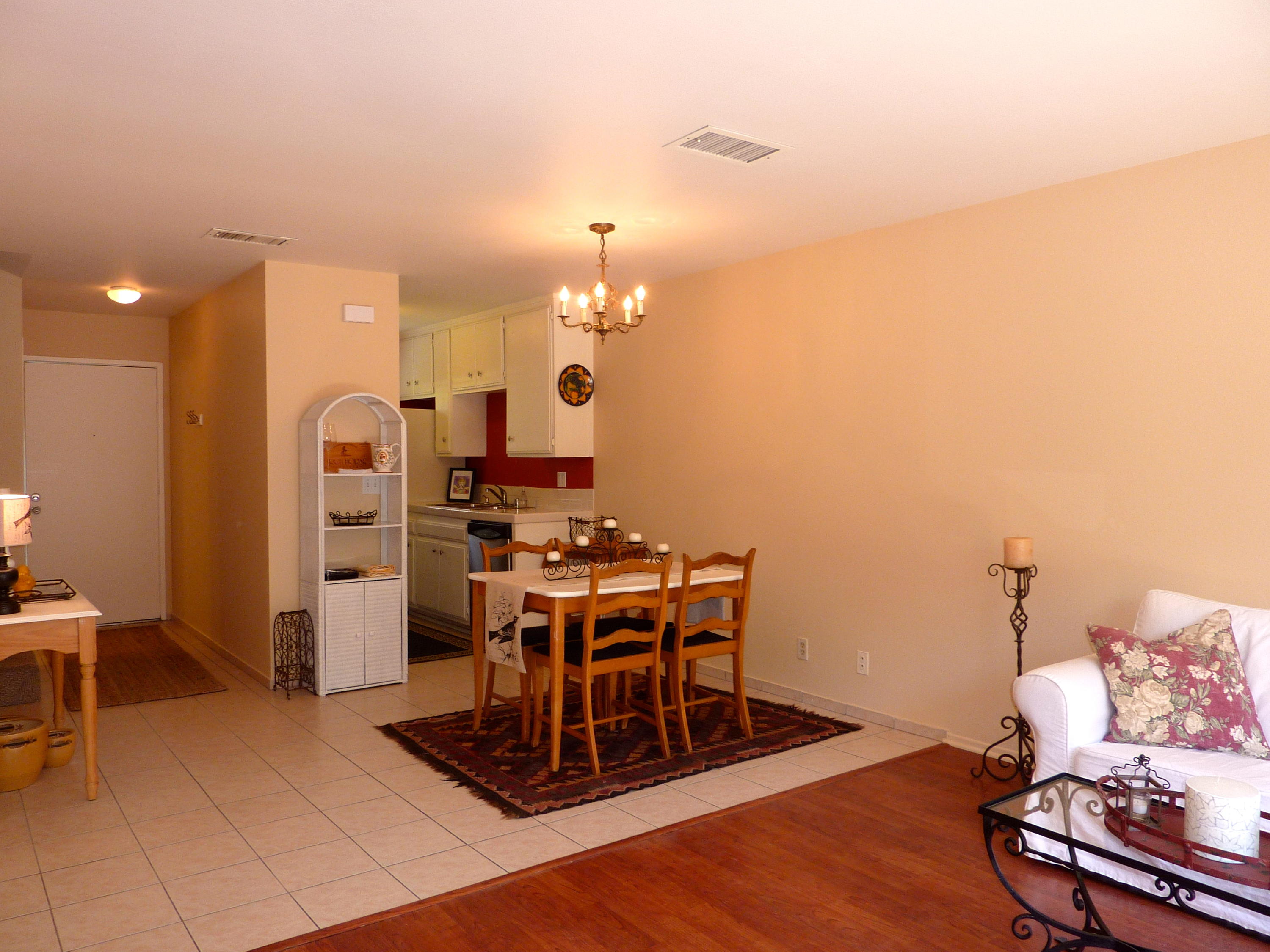 7386 Calle Real, 32