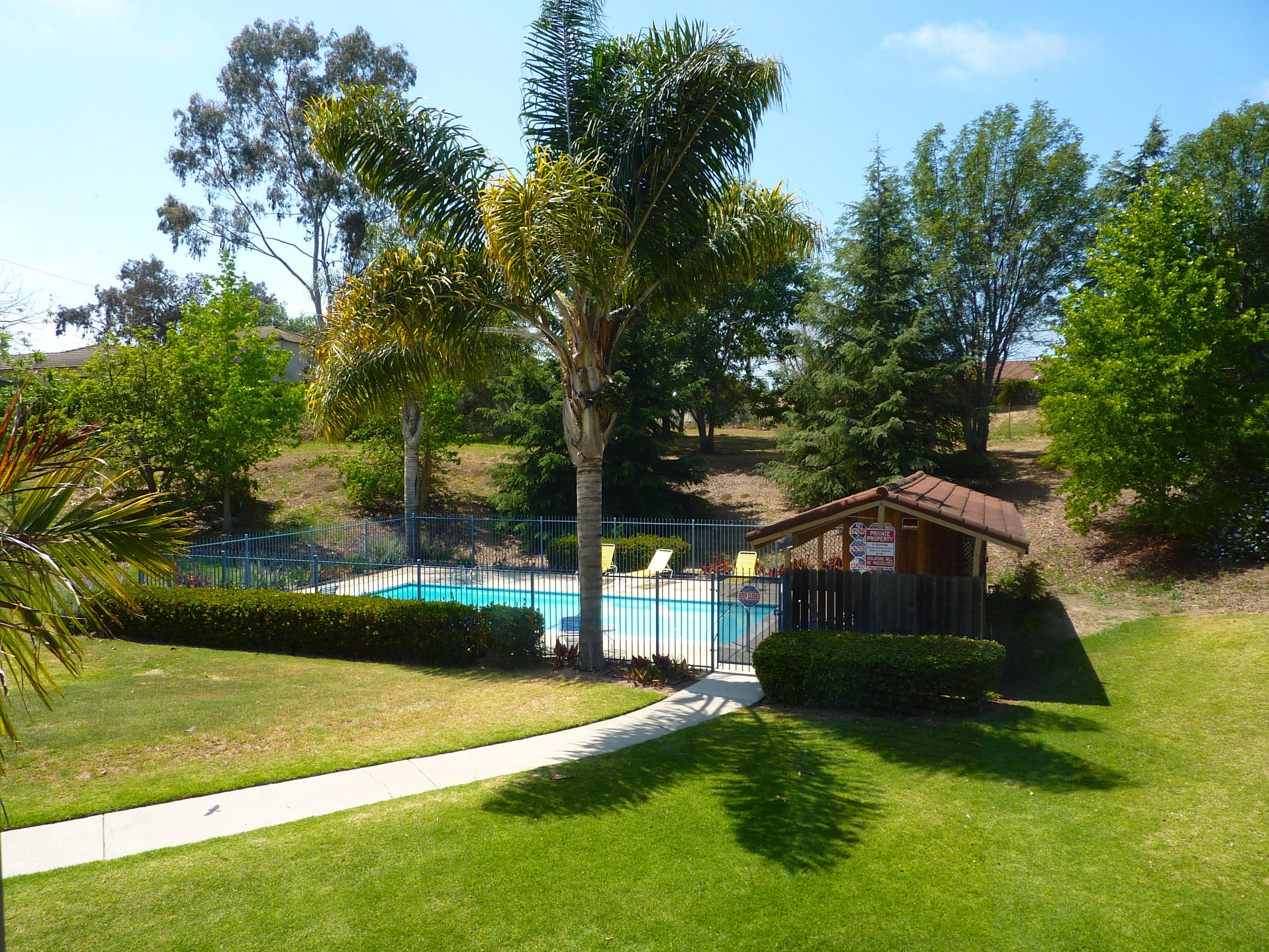 7386 Calle Real, 32