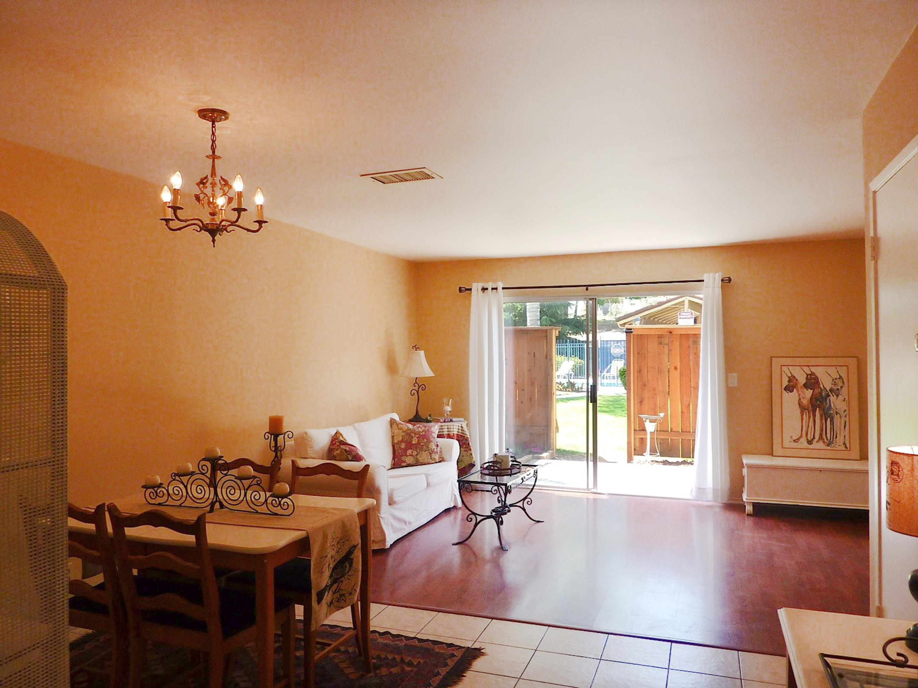 7386 Calle Real, 32