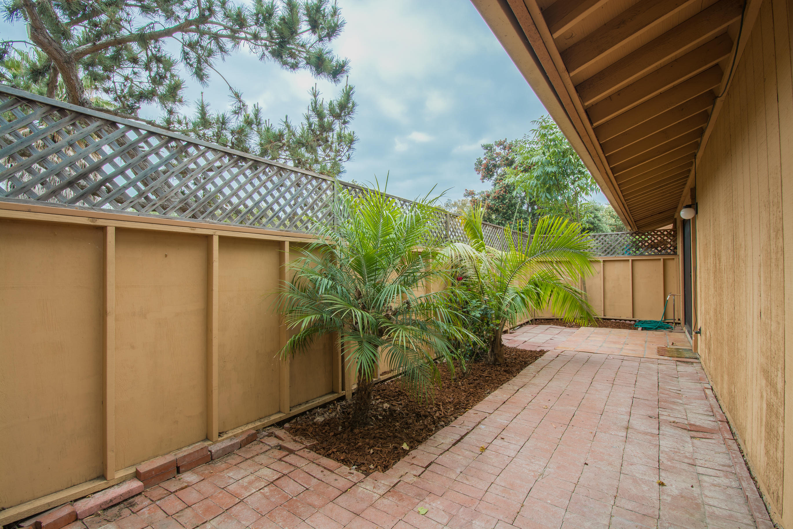 5290 Overpass Road, 12