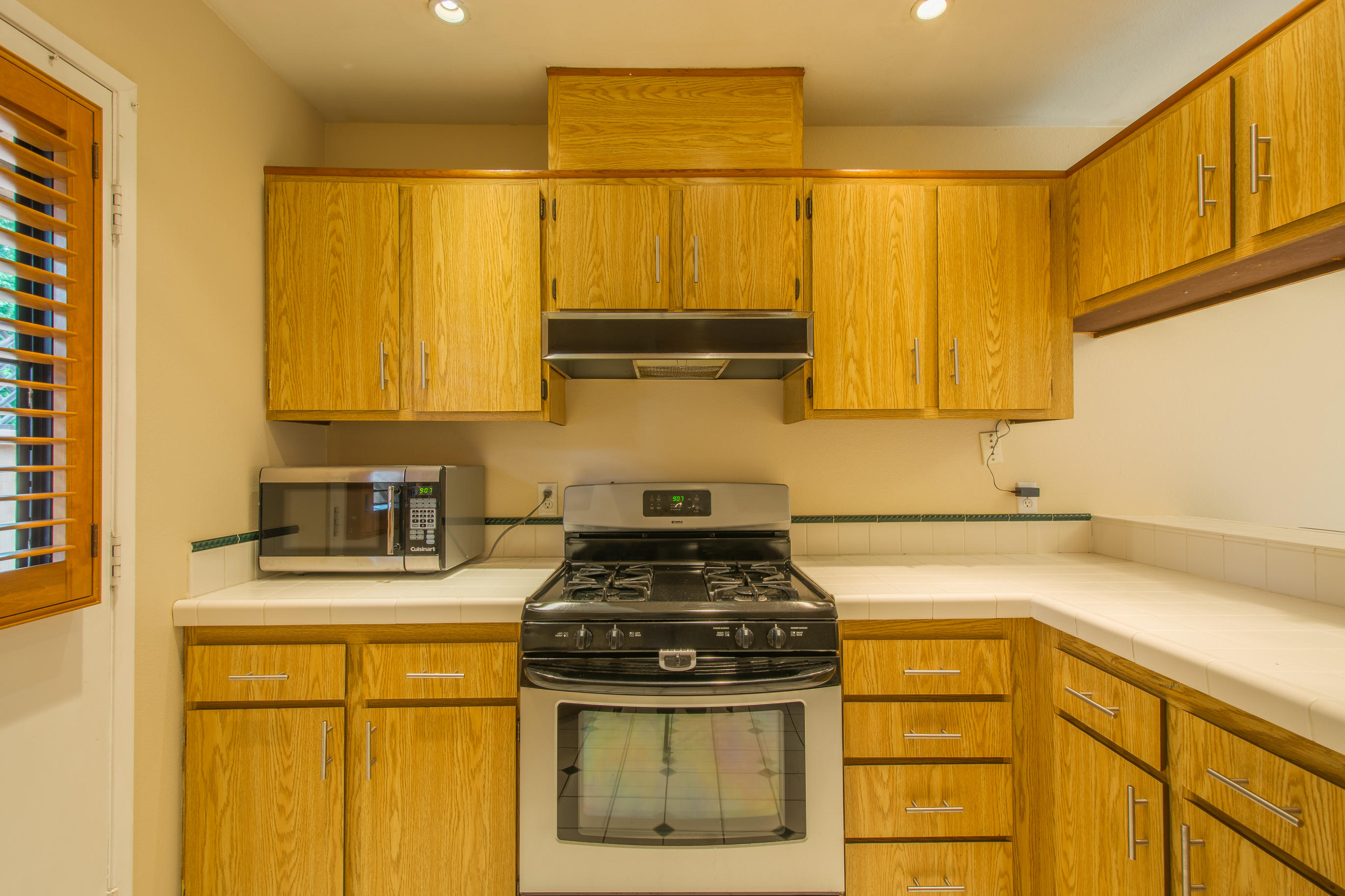 5290 Overpass Road, 12