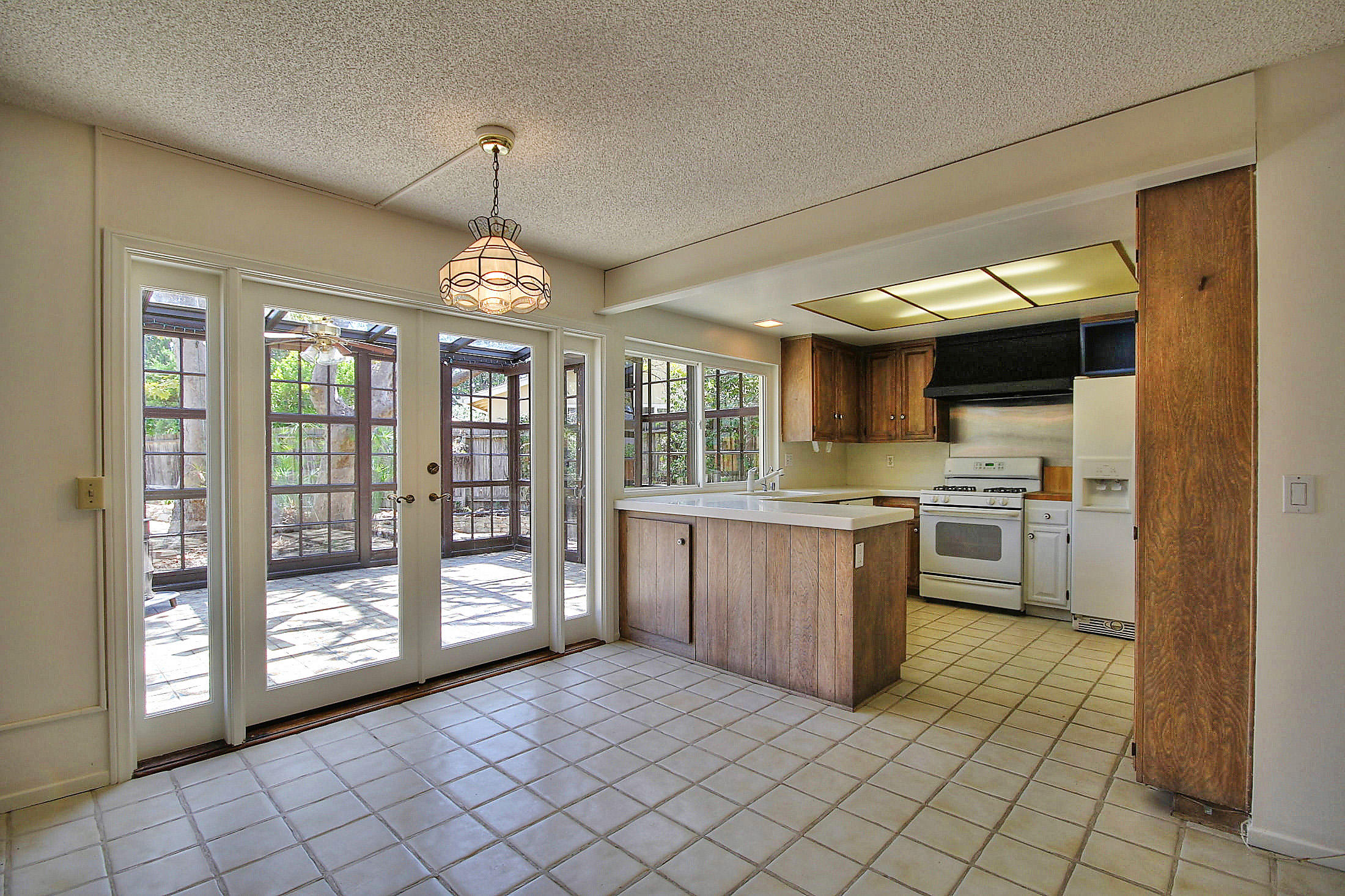 6415 Camino Viviente