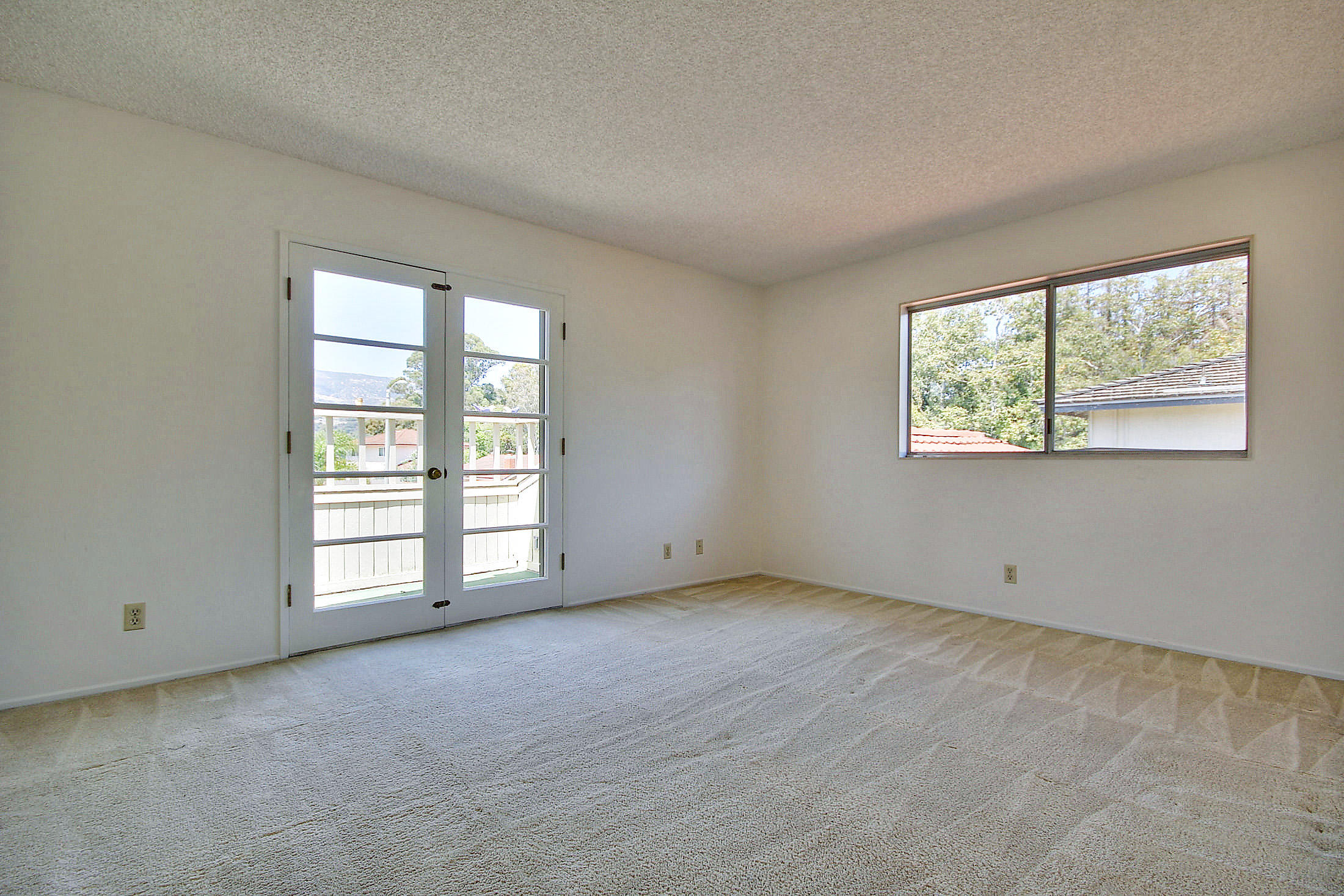 6415 Camino Viviente