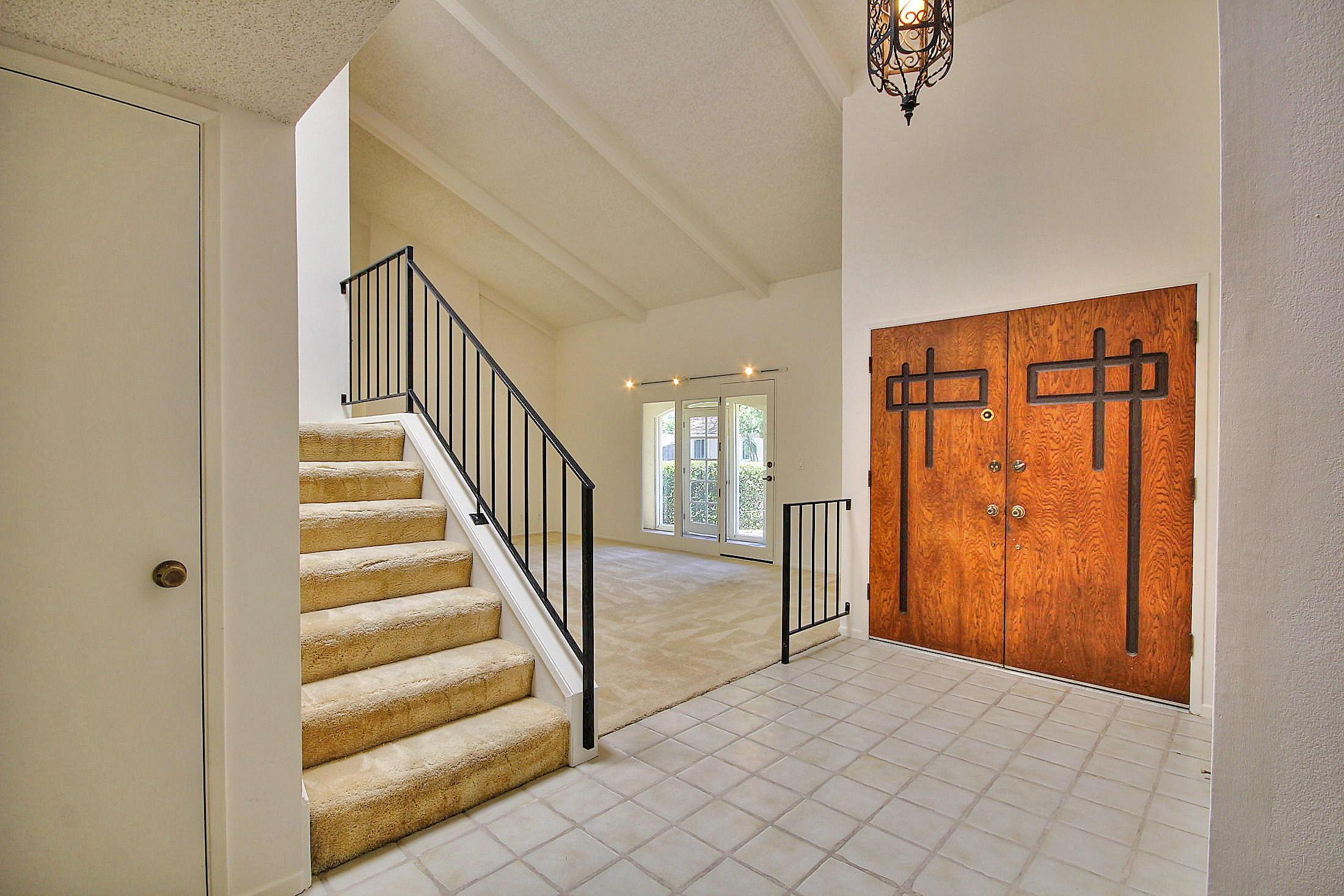 6415 Camino Viviente