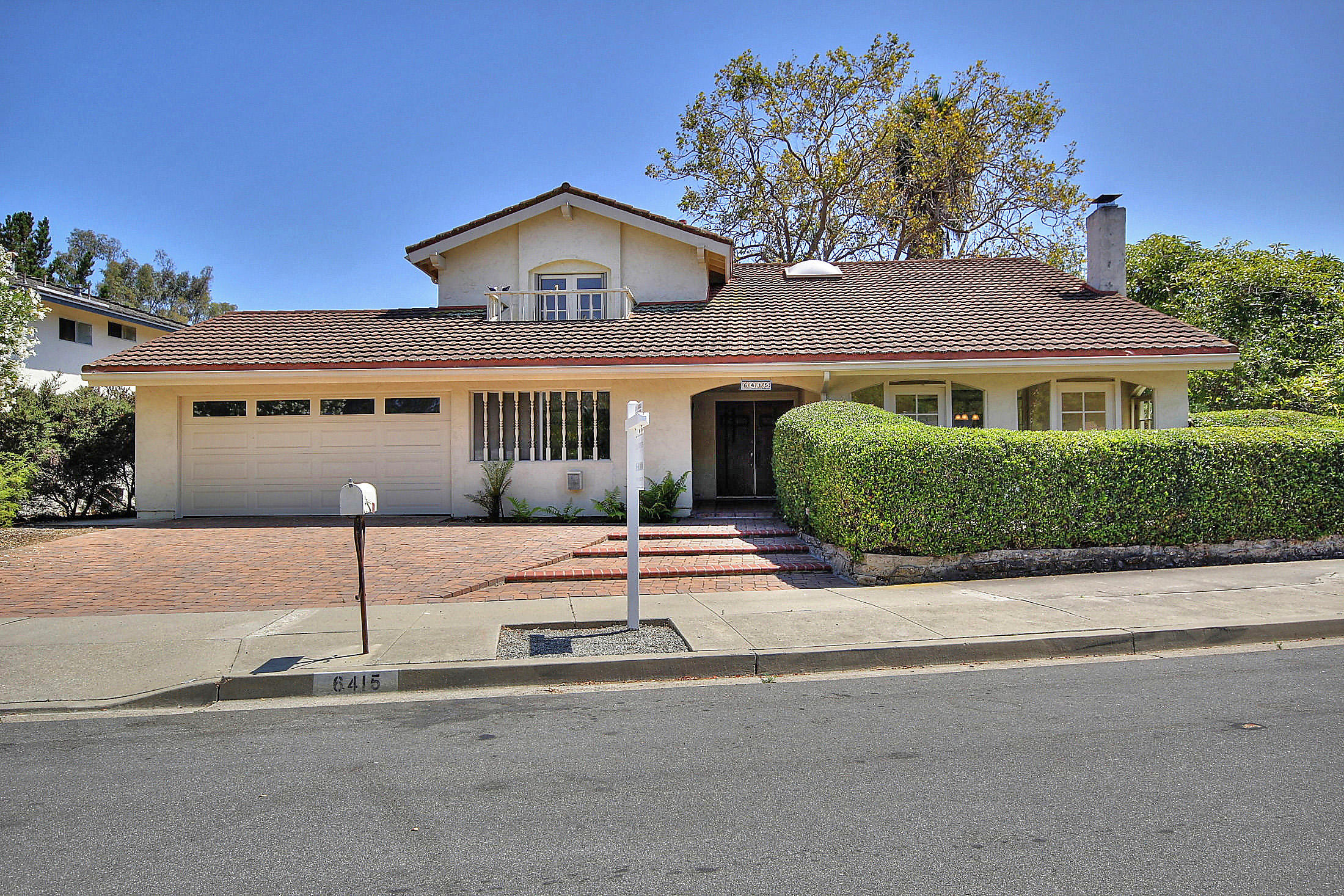 6415 Camino Viviente
