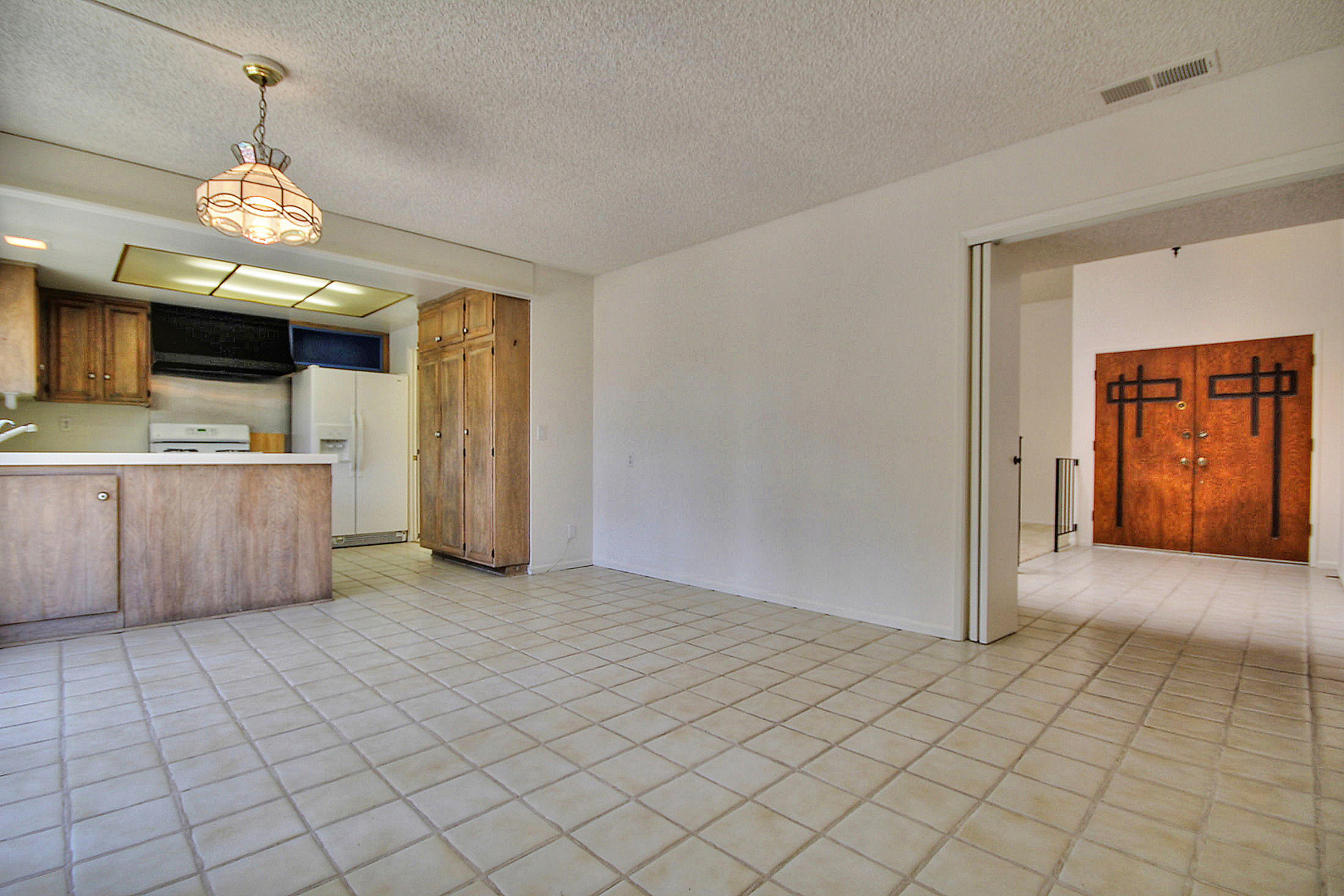 6415 Camino Viviente