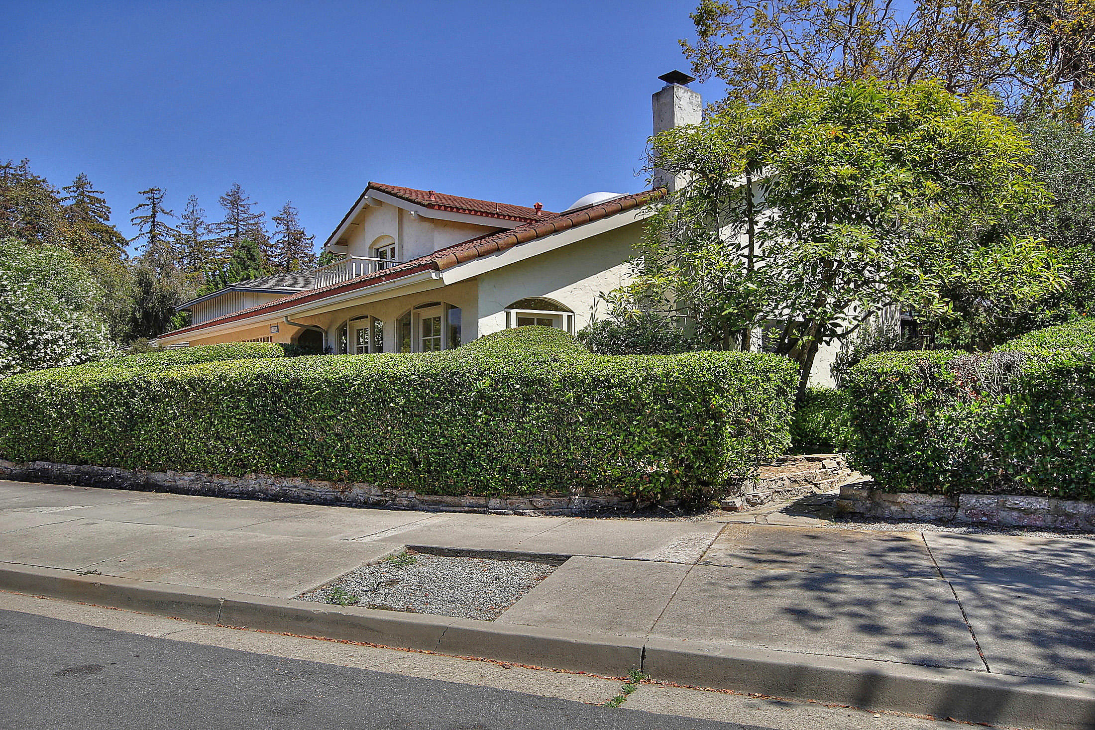6415 Camino Viviente