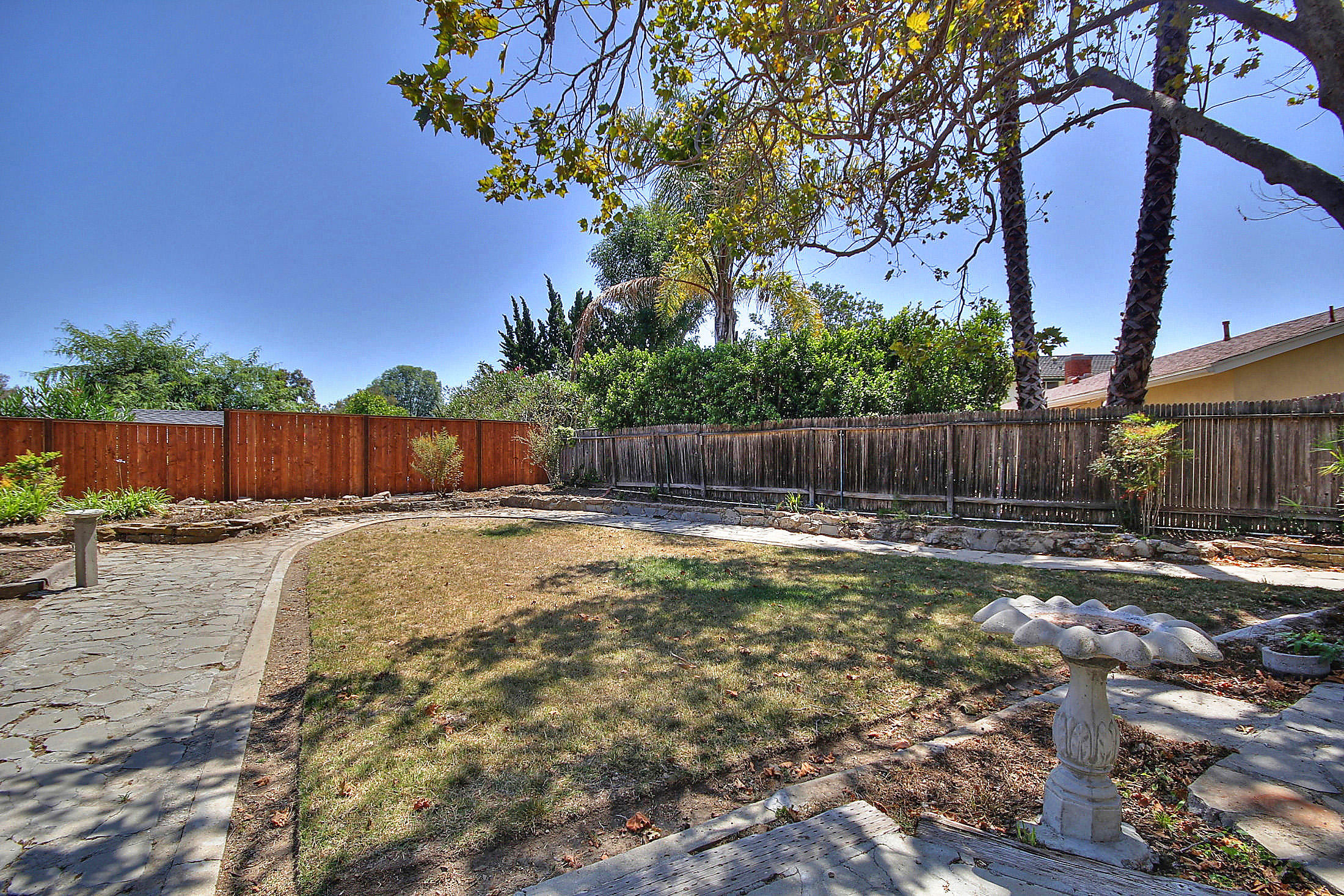 6415 Camino Viviente