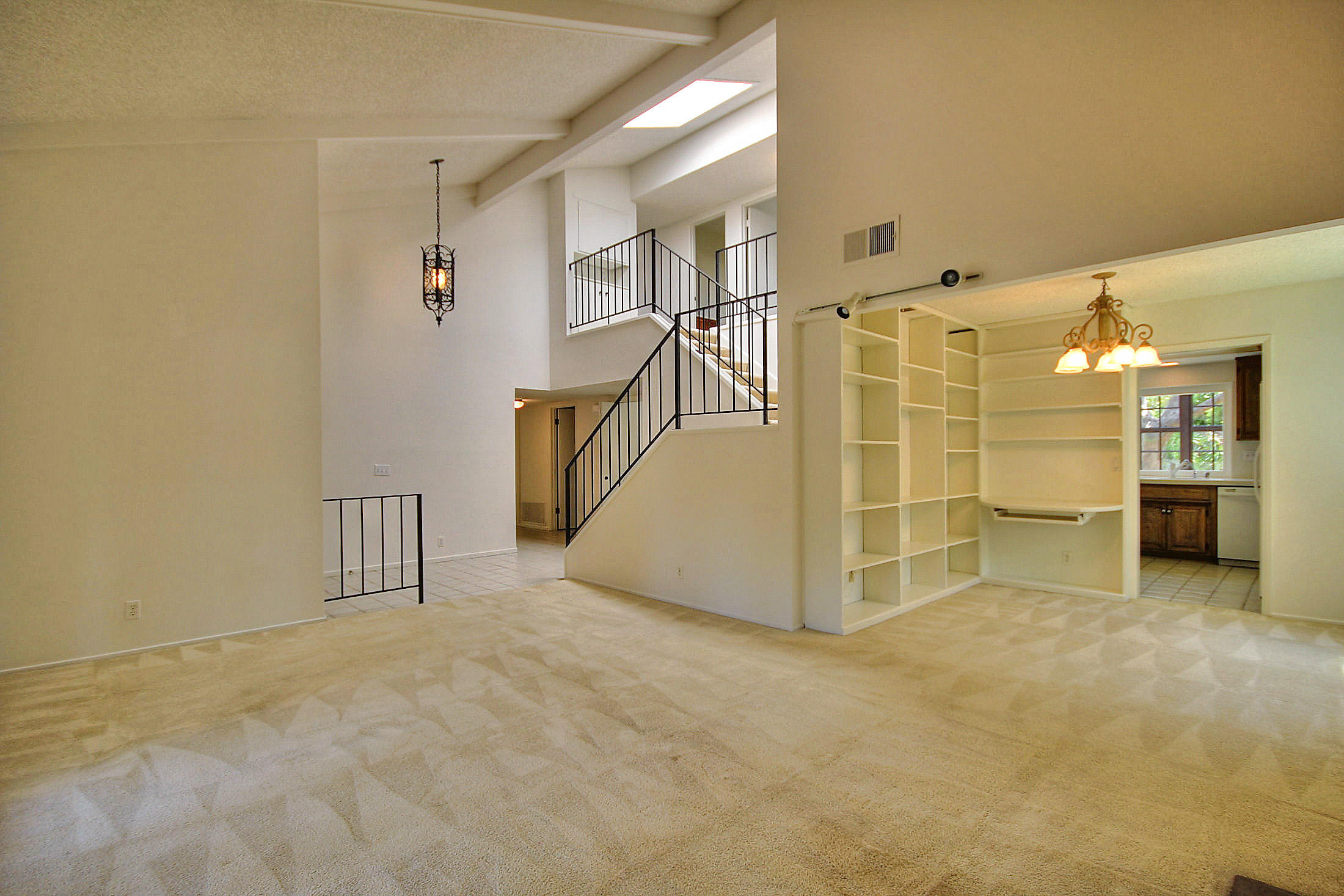 6415 Camino Viviente