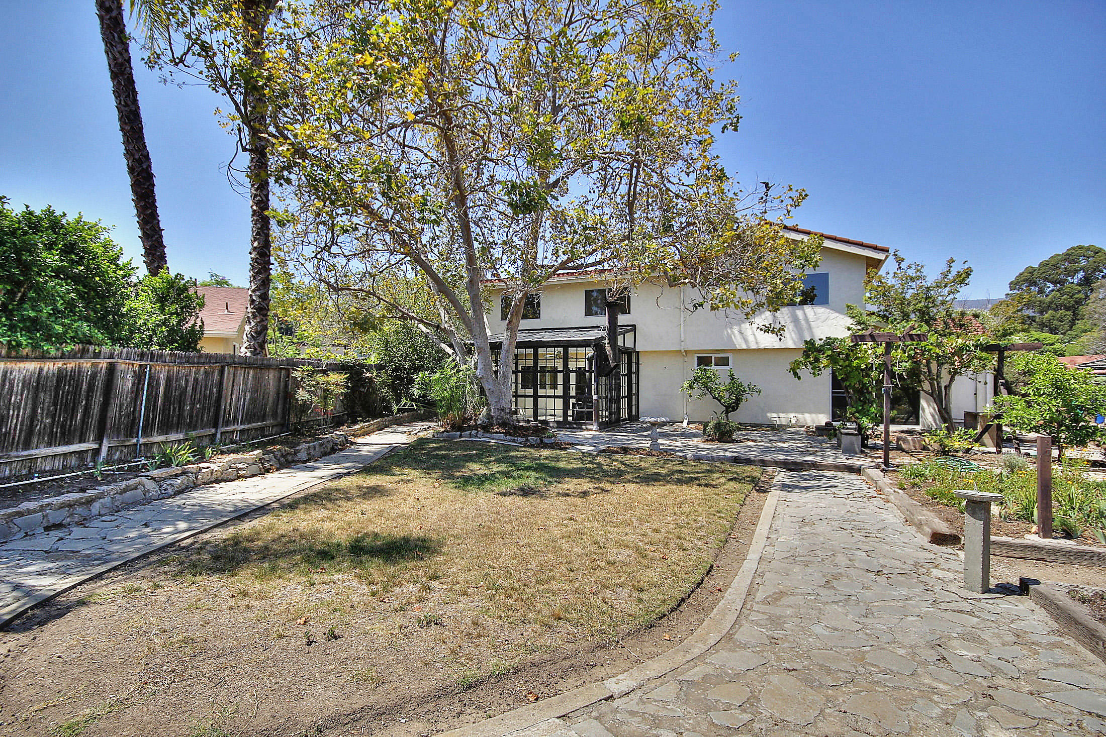 6415 Camino Viviente