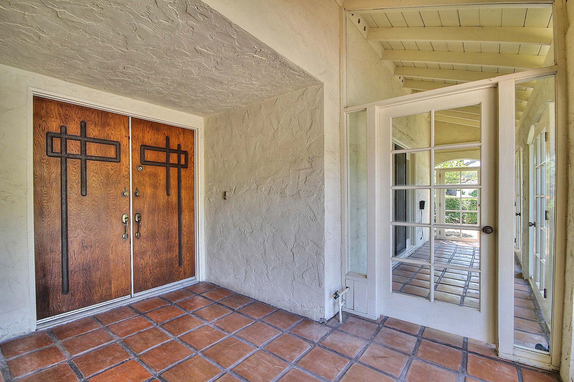 6415 Camino Viviente