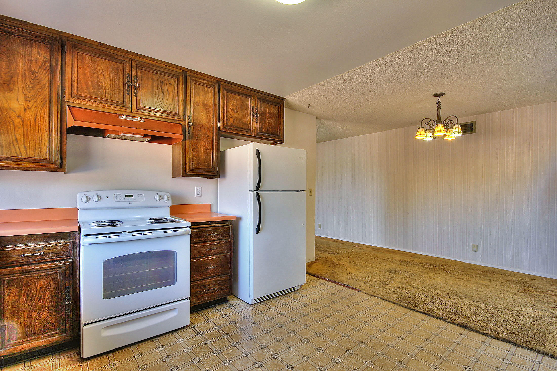 6033 Paseo Palmilla