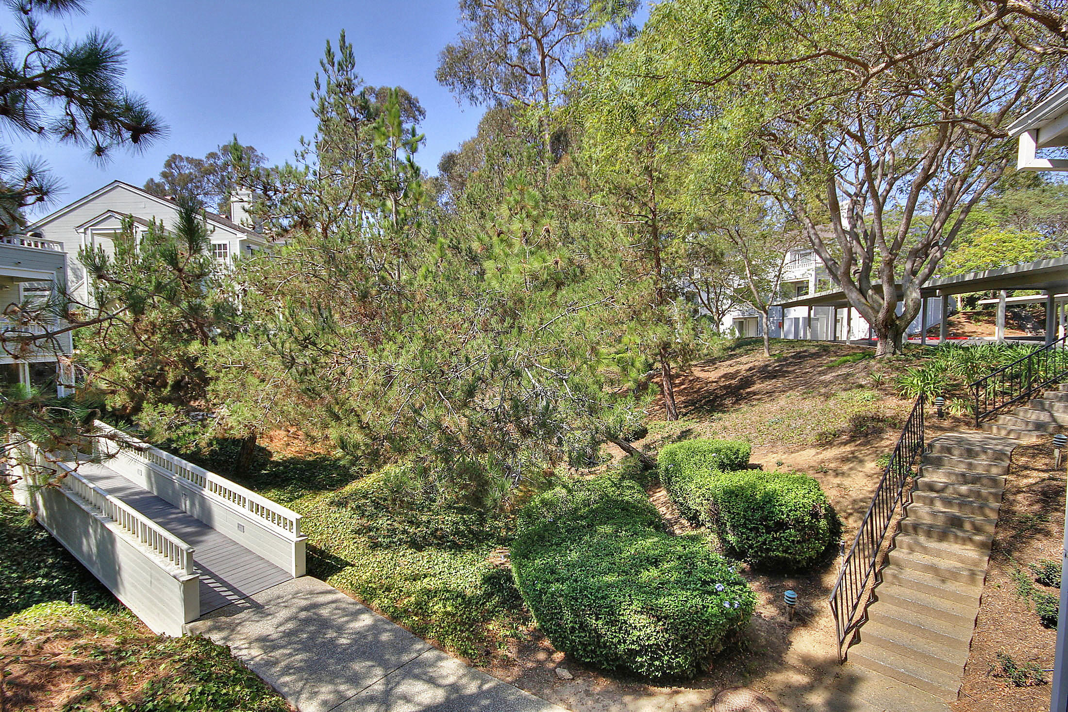 7606 Hollister Avenue, 212