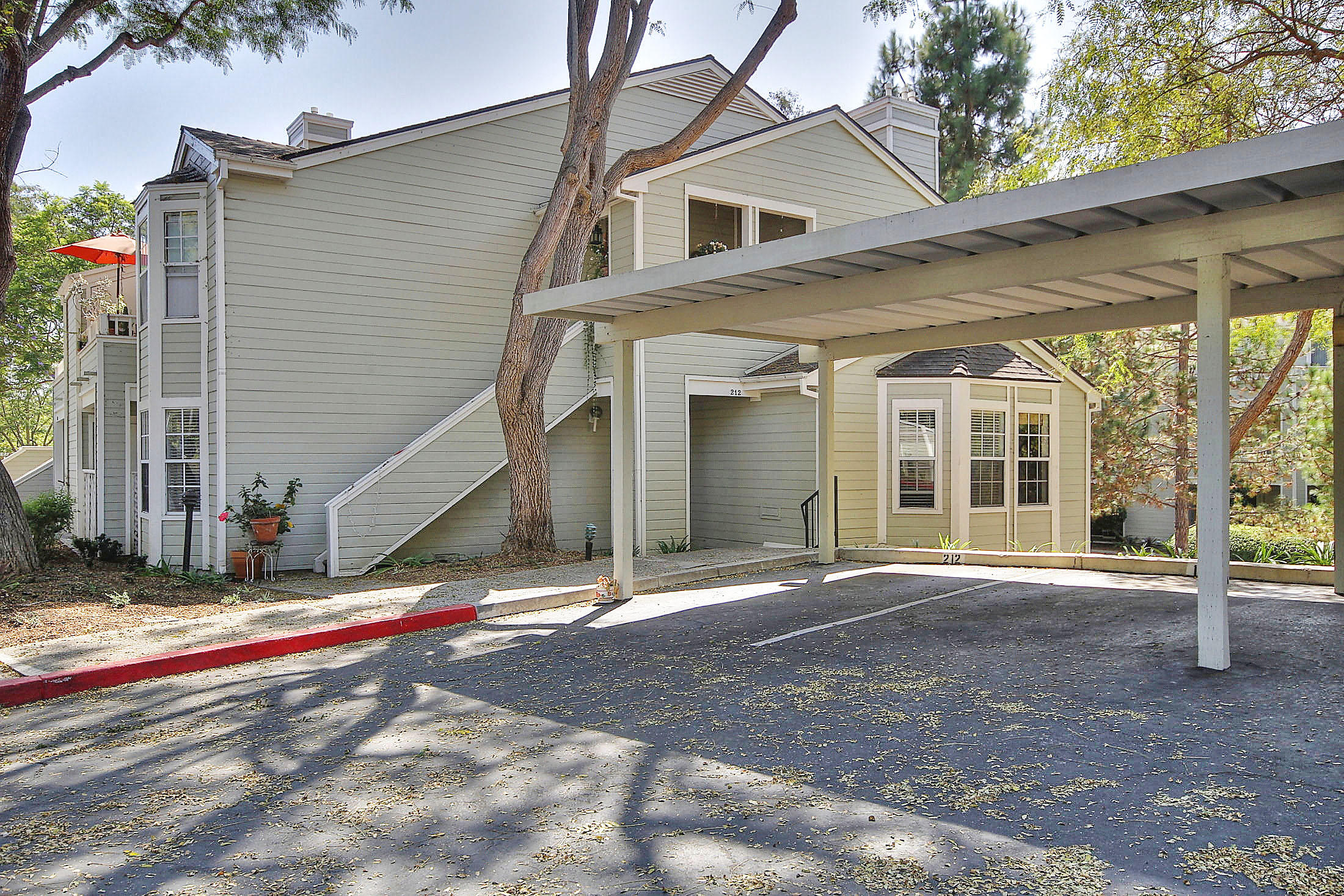 7606 Hollister Avenue, 212