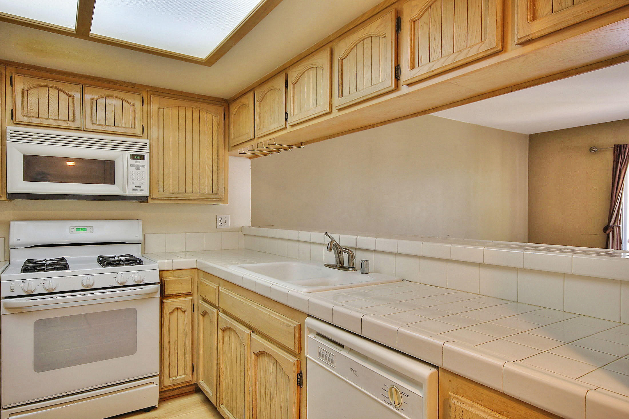 7606 Hollister Avenue, 212