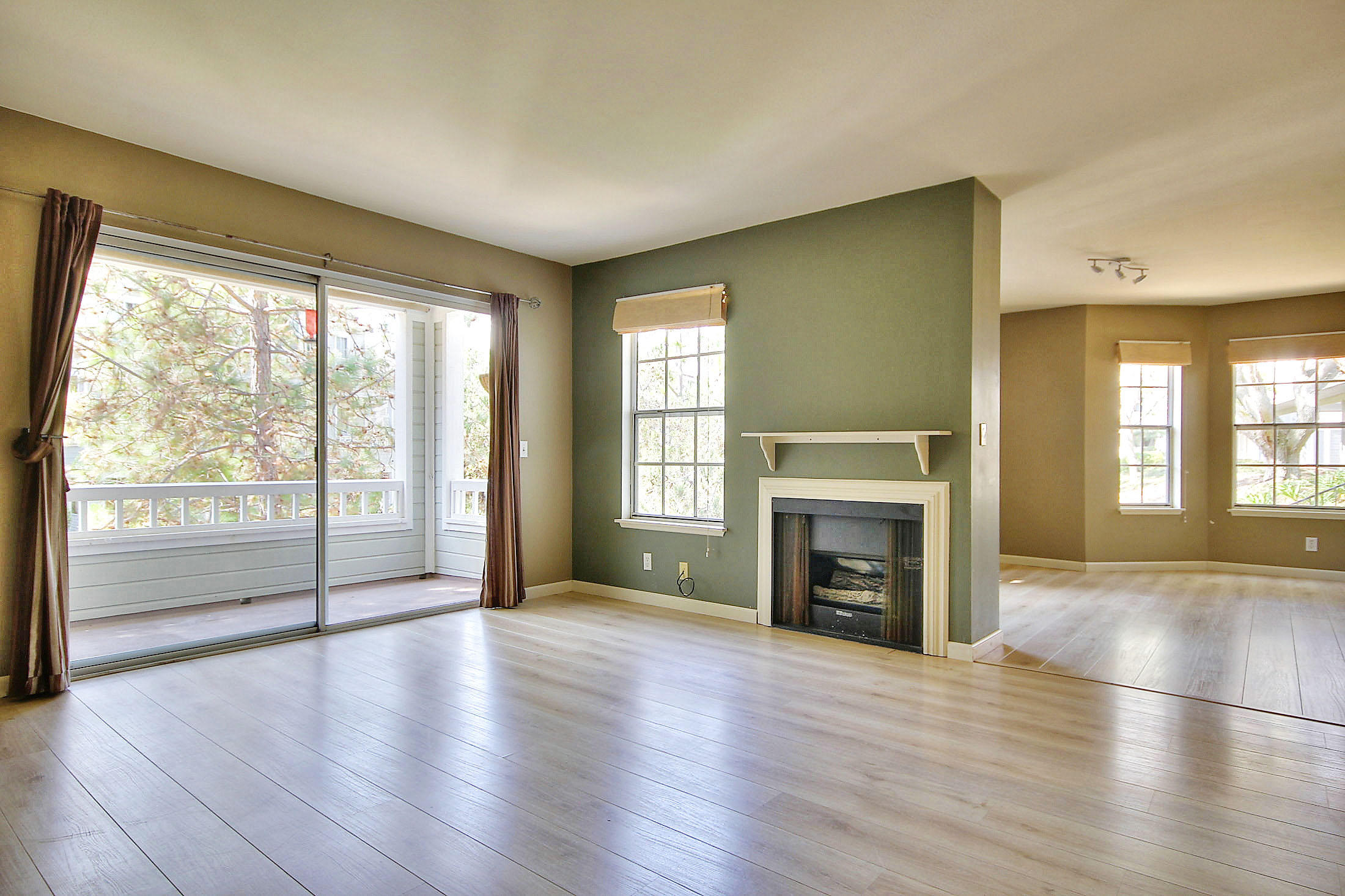 7606 Hollister Avenue, 212