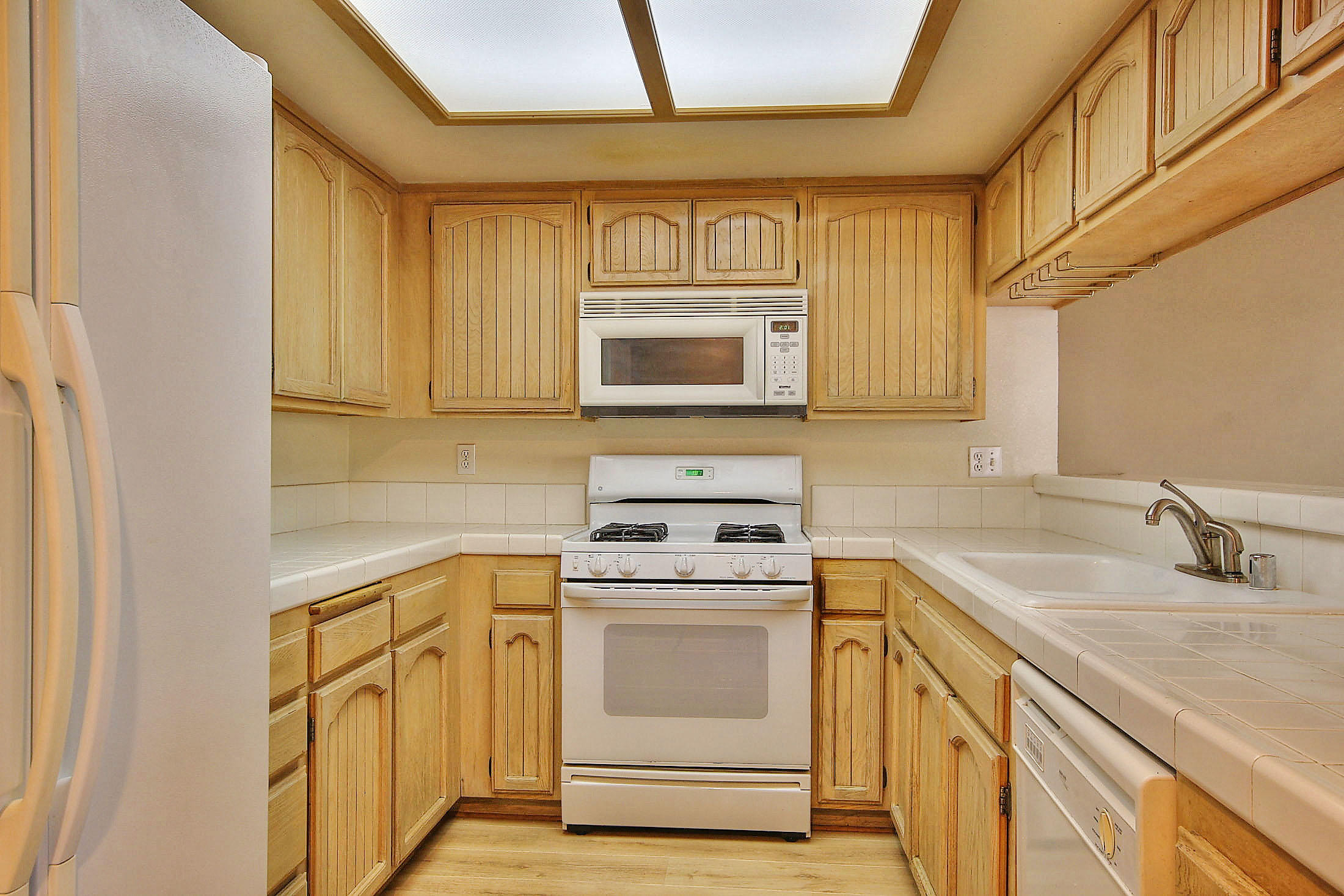 7606 Hollister Avenue, 212