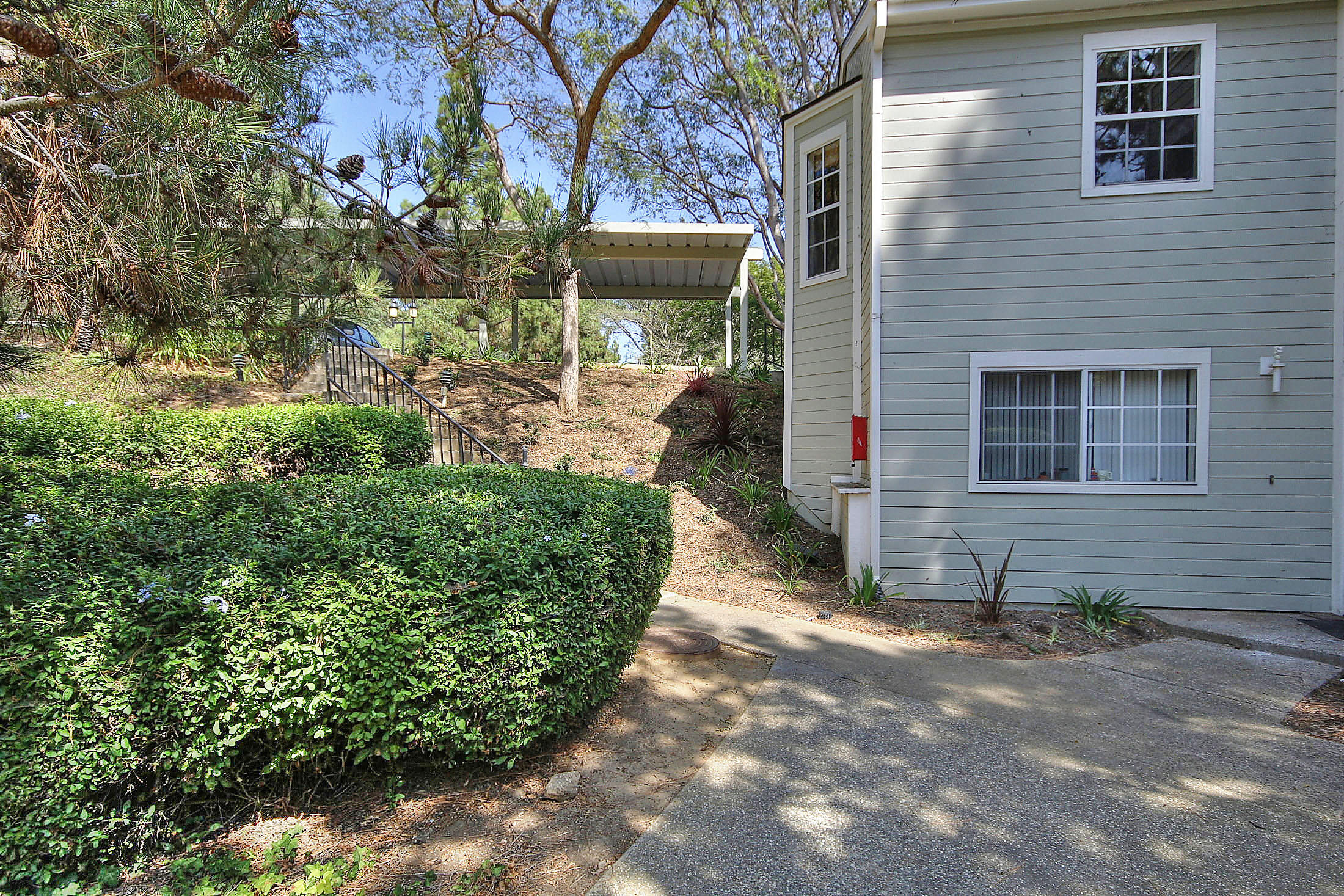 7606 Hollister Avenue, 212