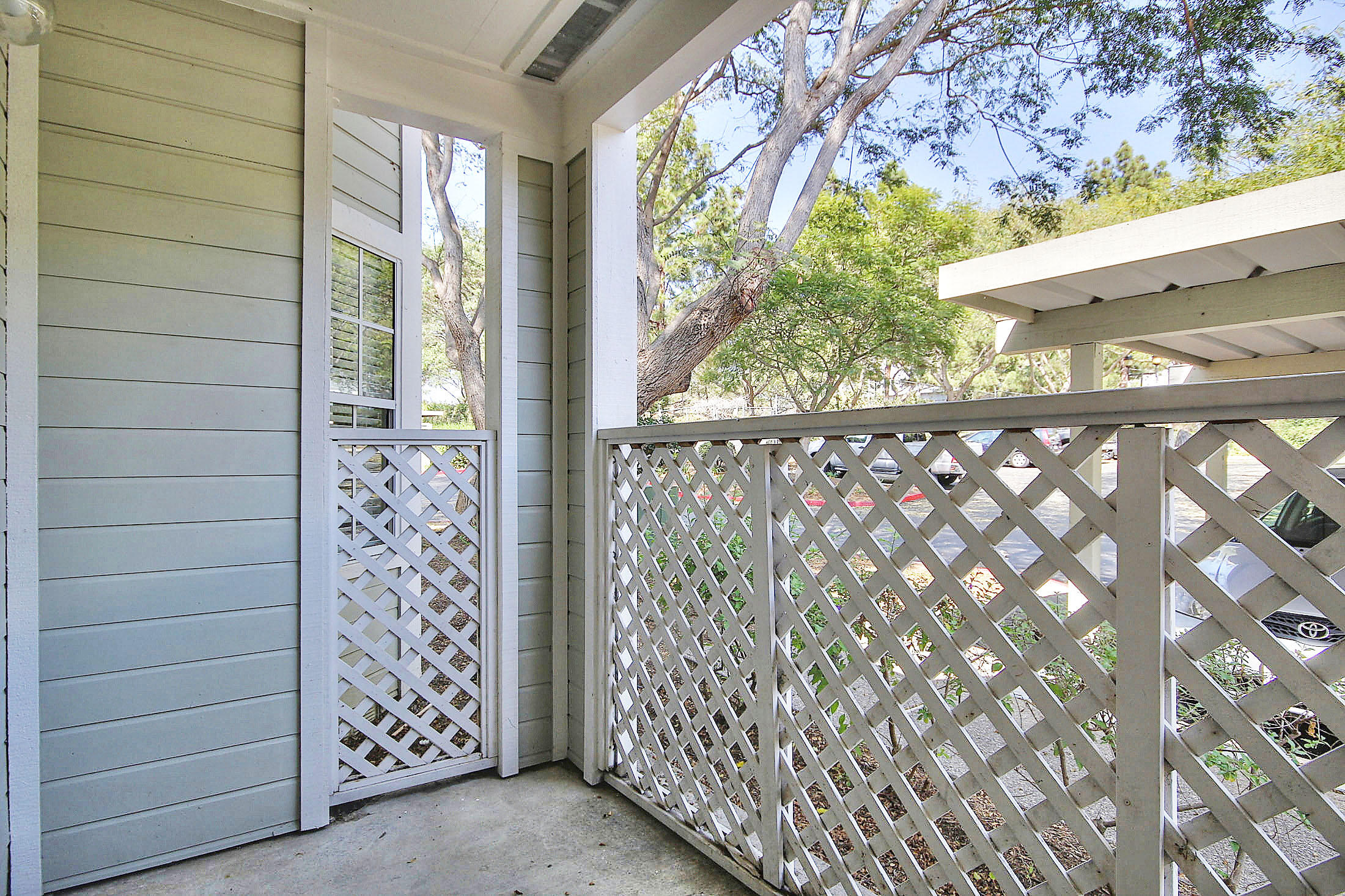 7606 Hollister Avenue, 212