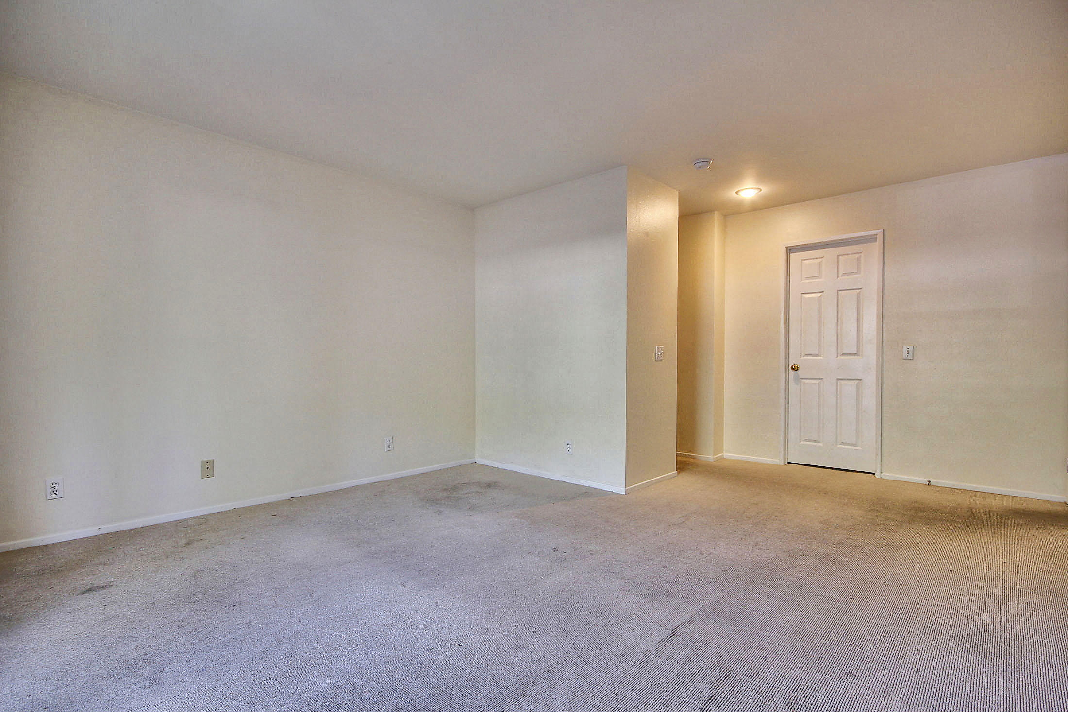 7606 Hollister Avenue, 212