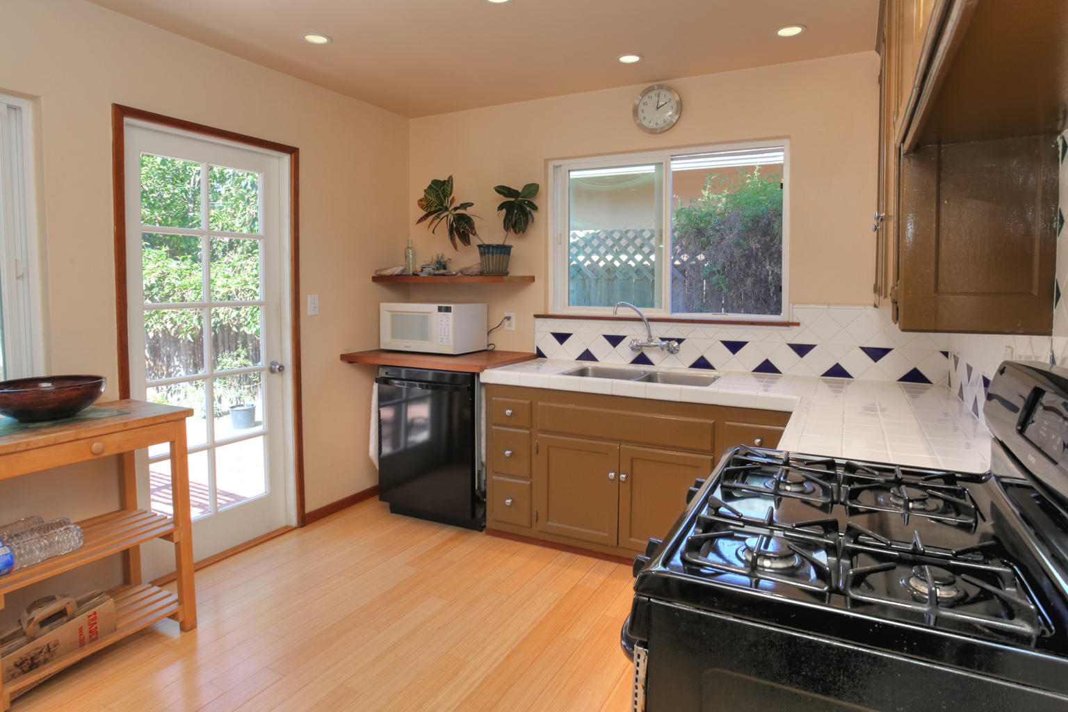 834 Kentia Avenue