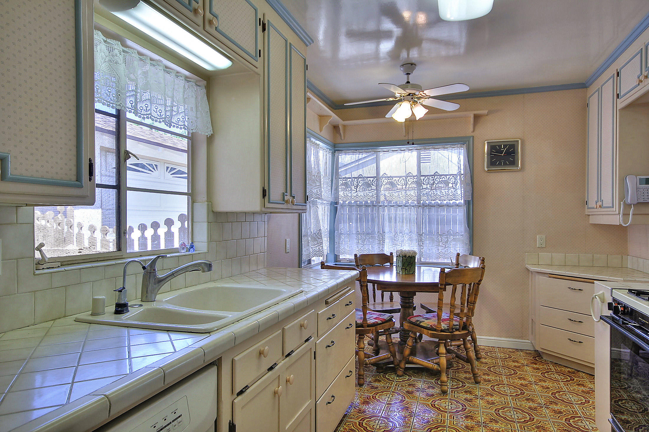 728 W Mission Street