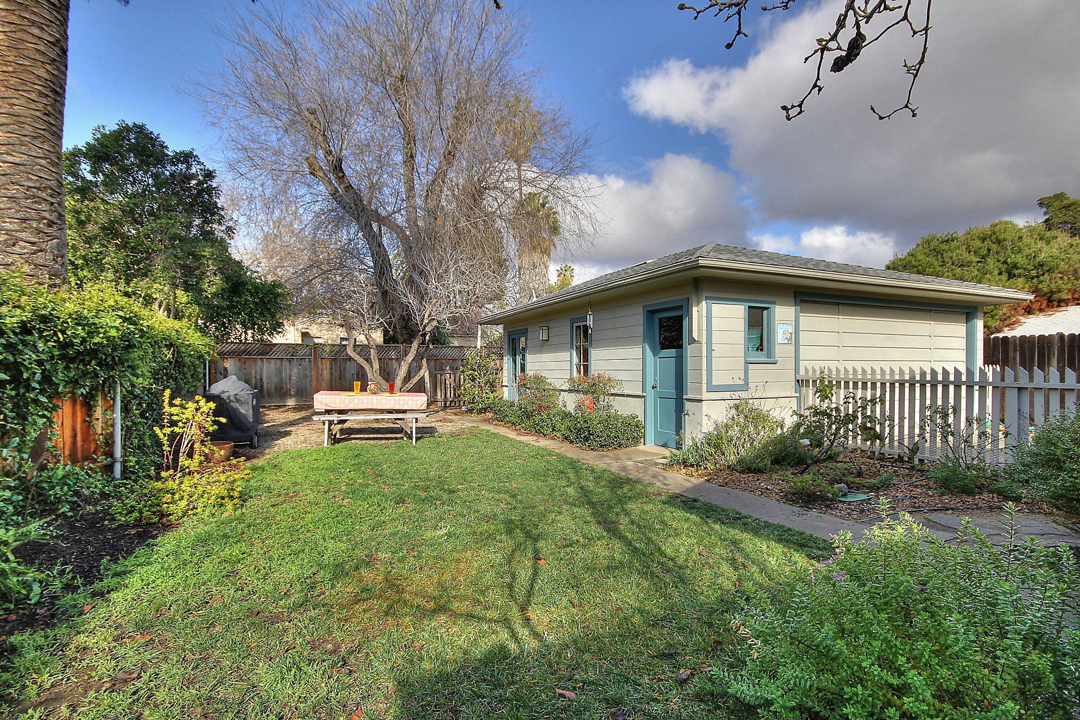 626 W Arrellaga Street