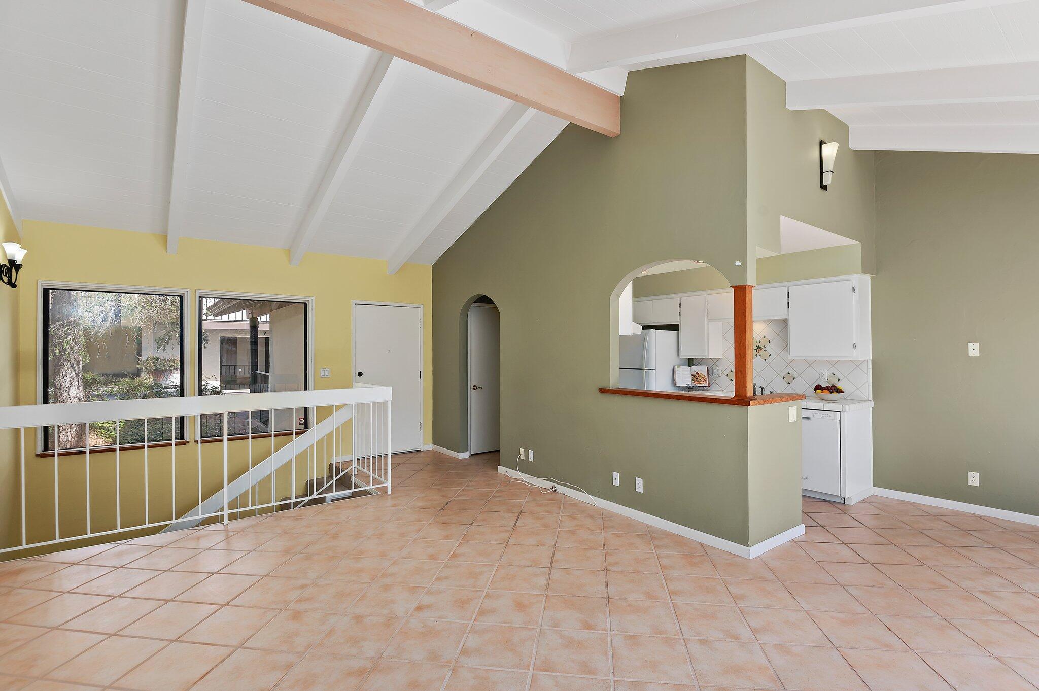 860 Highland Drive Unit: 4
