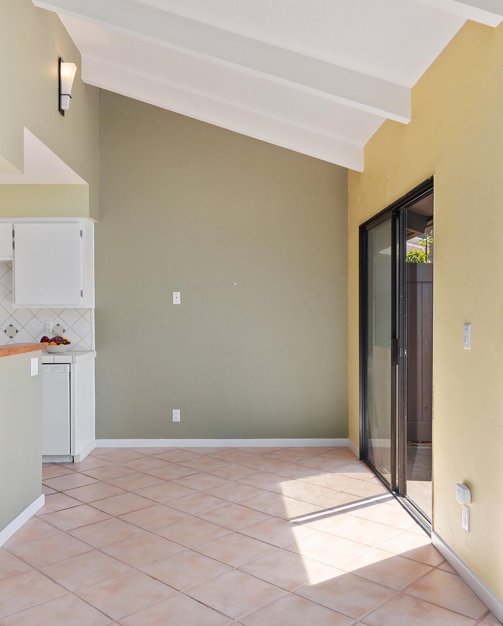 860 Highland Drive Unit: 4