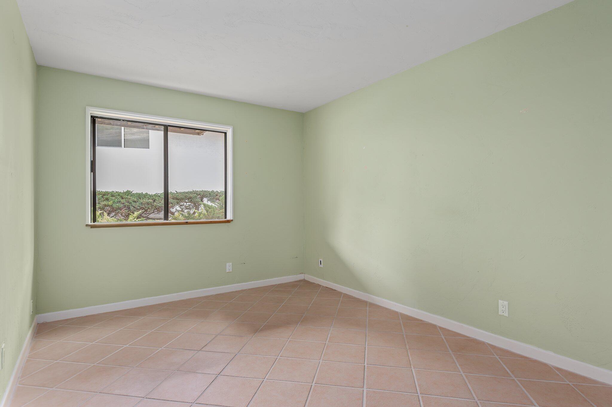 860 Highland Drive Unit: 4