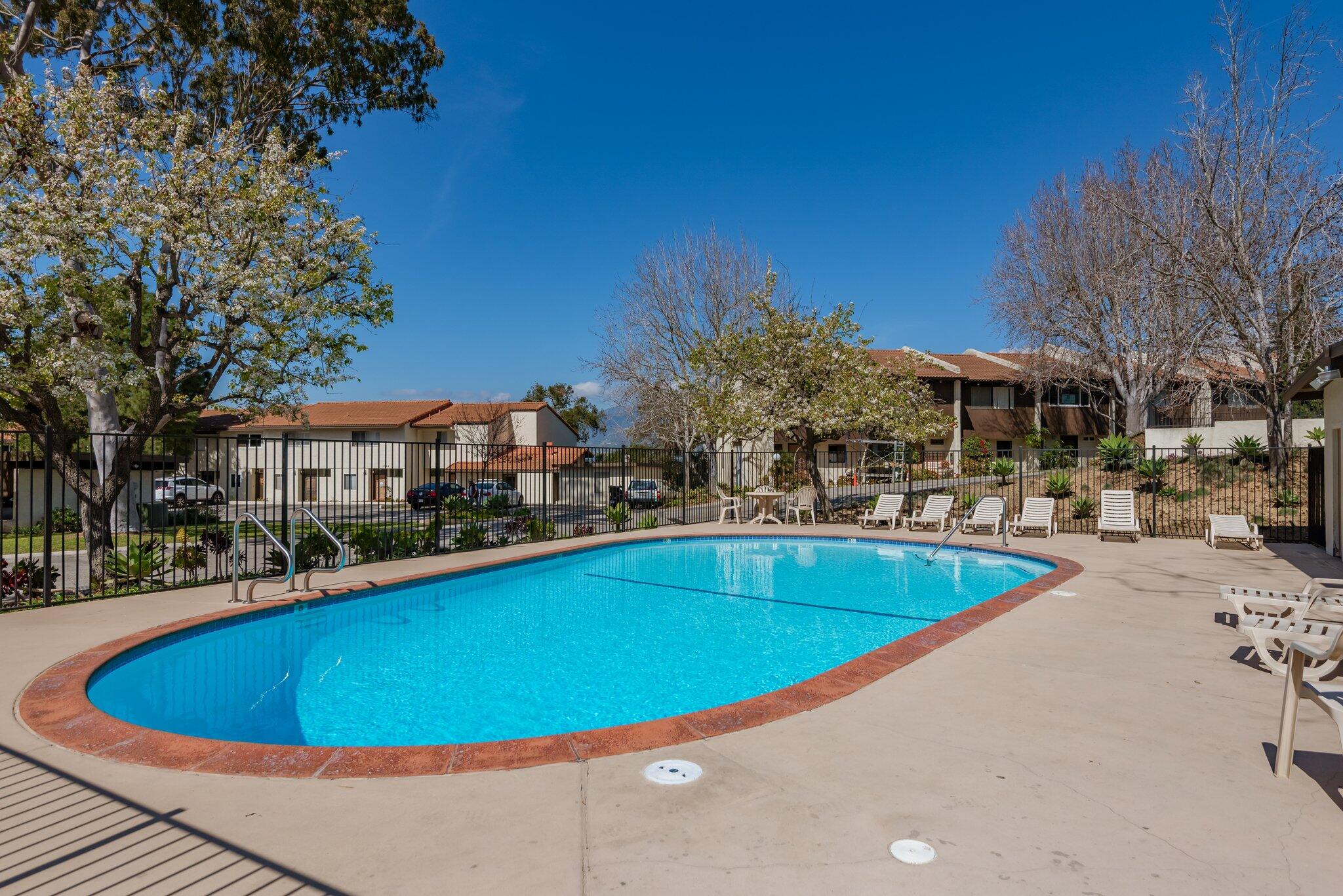860 Highland Drive Unit: 4