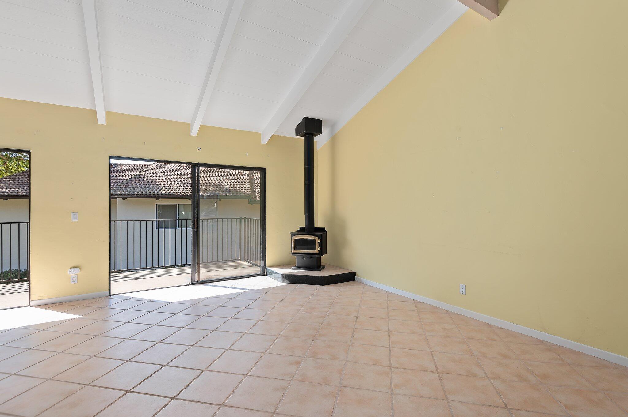 860 Highland Drive Unit: 4