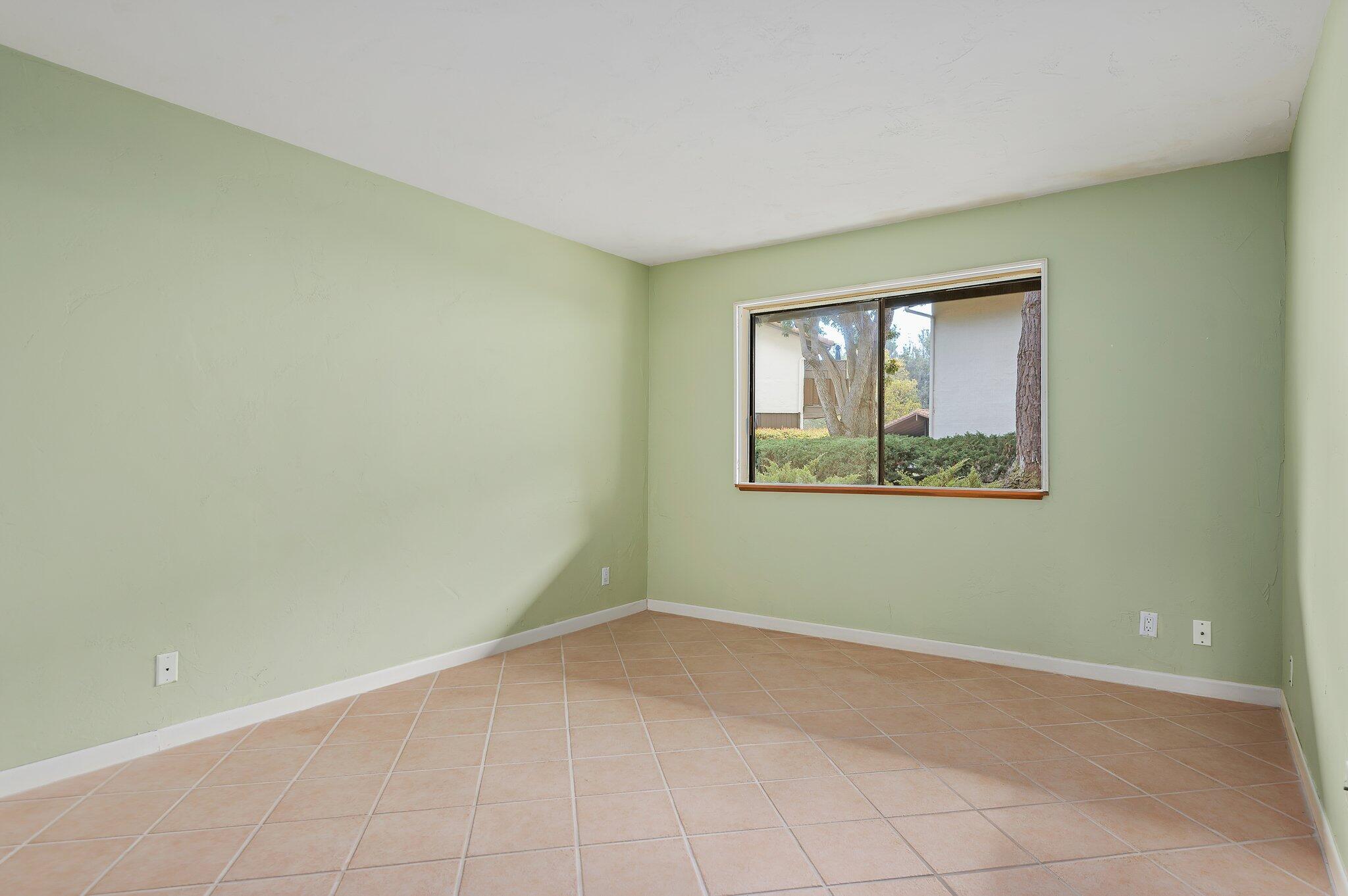 860 Highland Drive Unit: 4