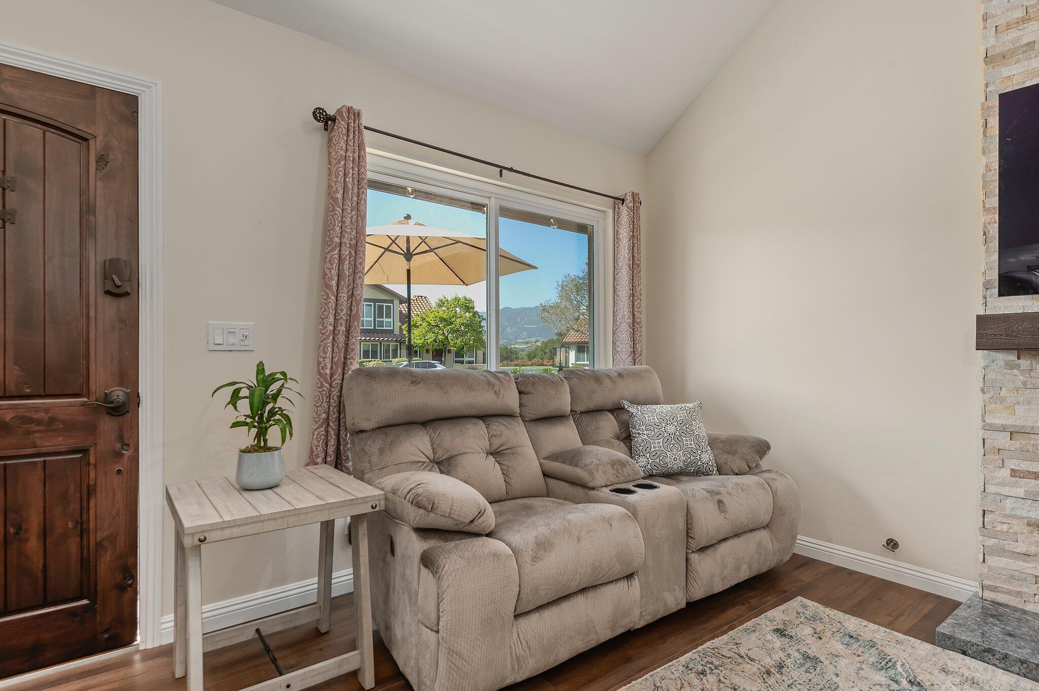 4709 Calle Reina