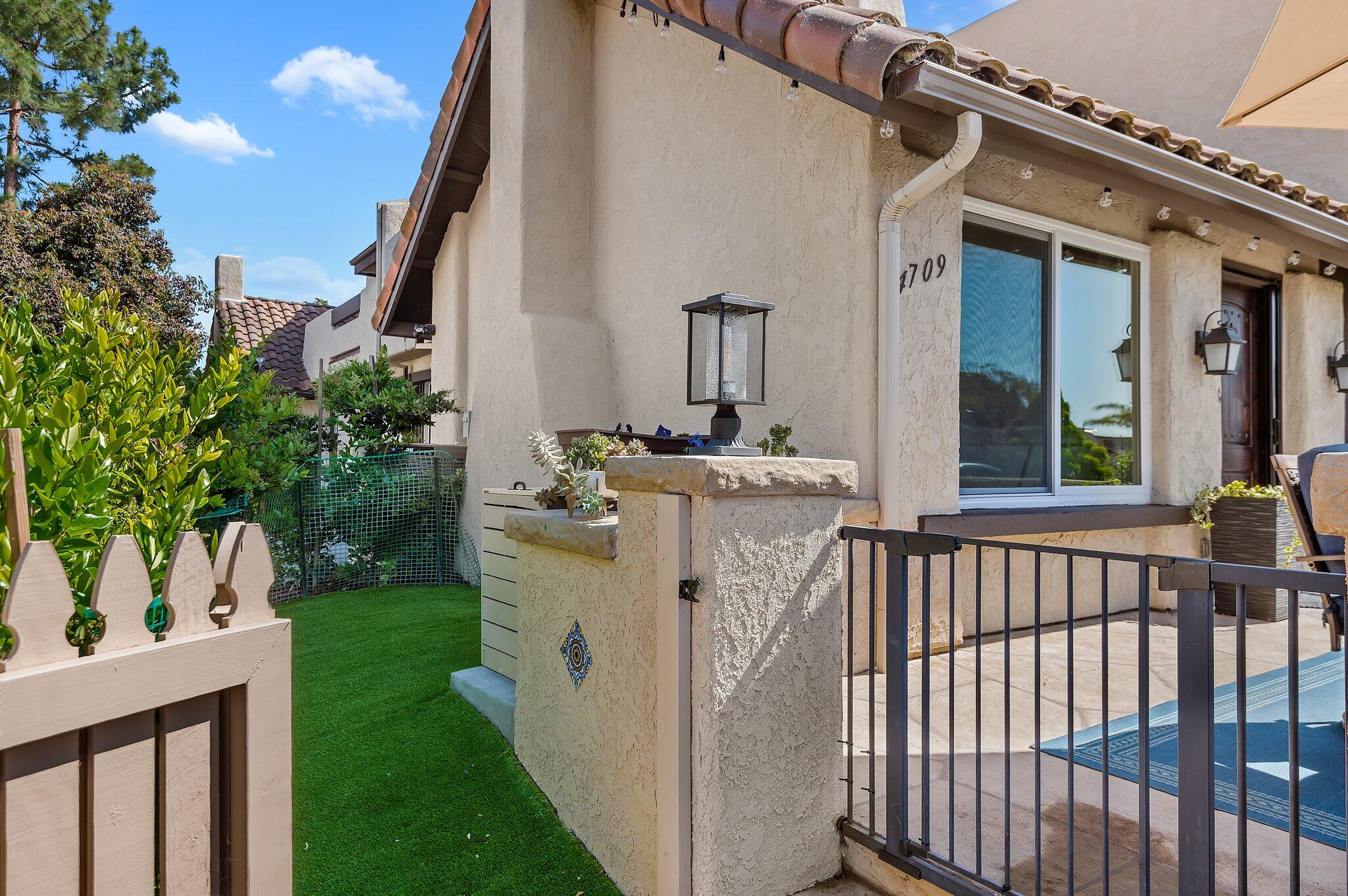 4709 Calle Reina